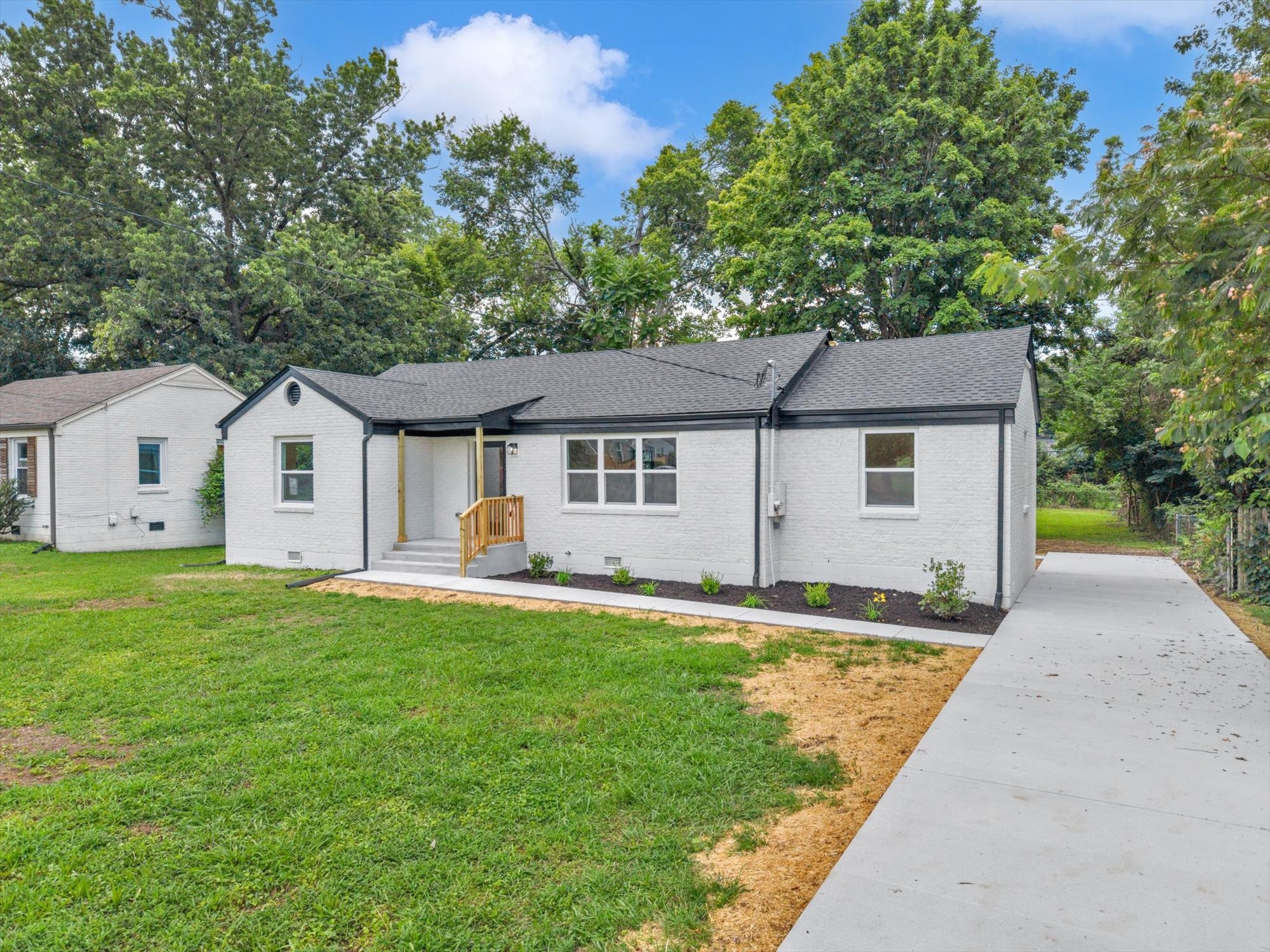 2125 Crystal Dr, Nashville, TN 37210