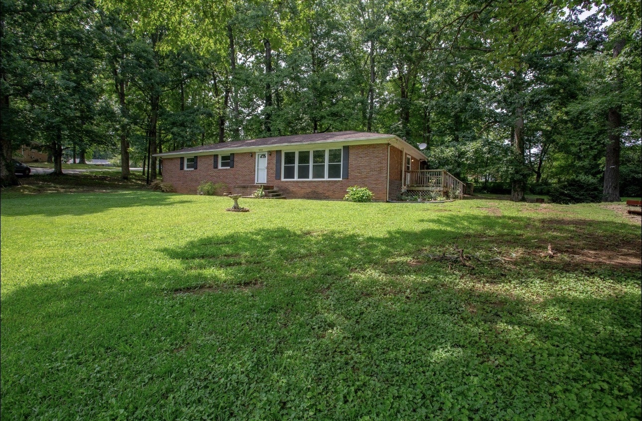 102 Woodland Dr, Dickson, TN 37055