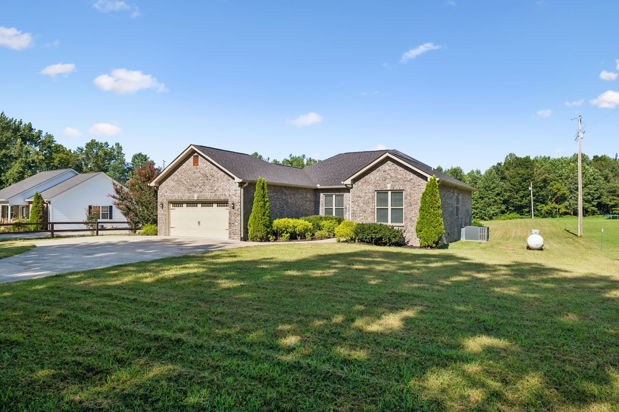 525 Bob Perry Rd, Bethpage, TN 37022