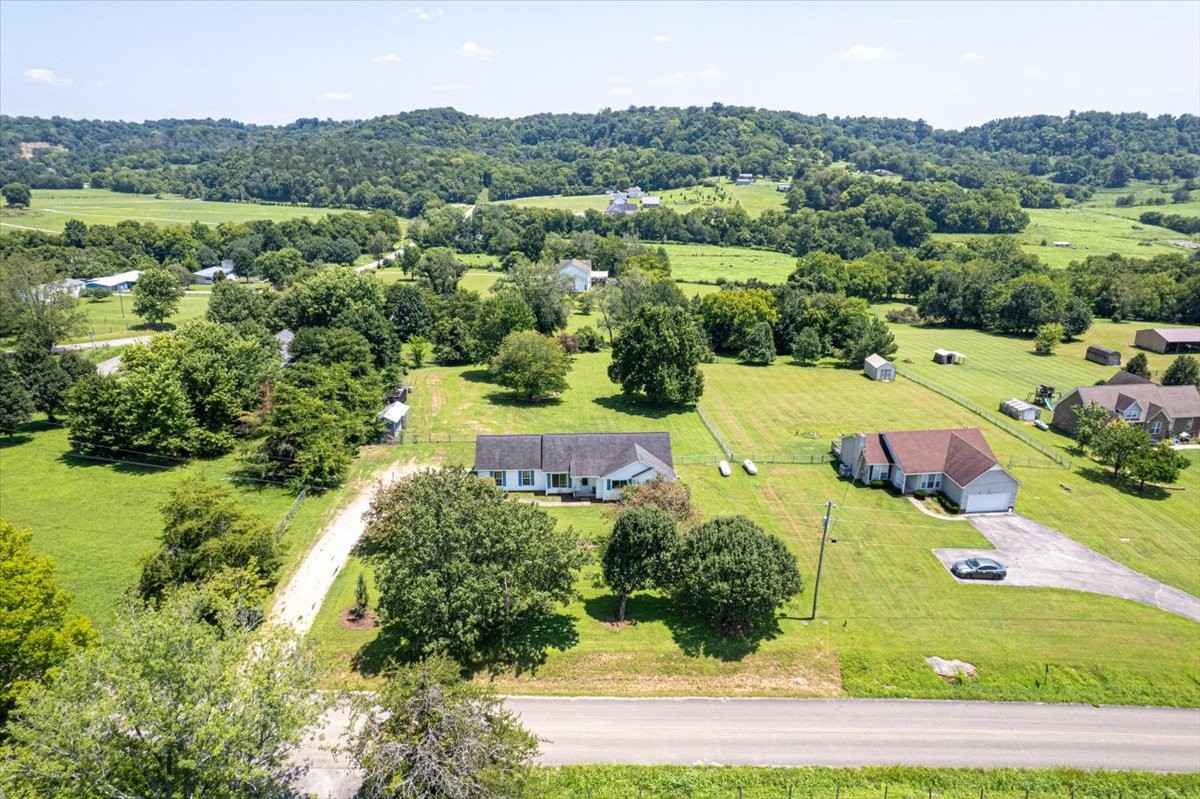 2454 Gene Fitzgerald Rd, Columbia, TN 38401