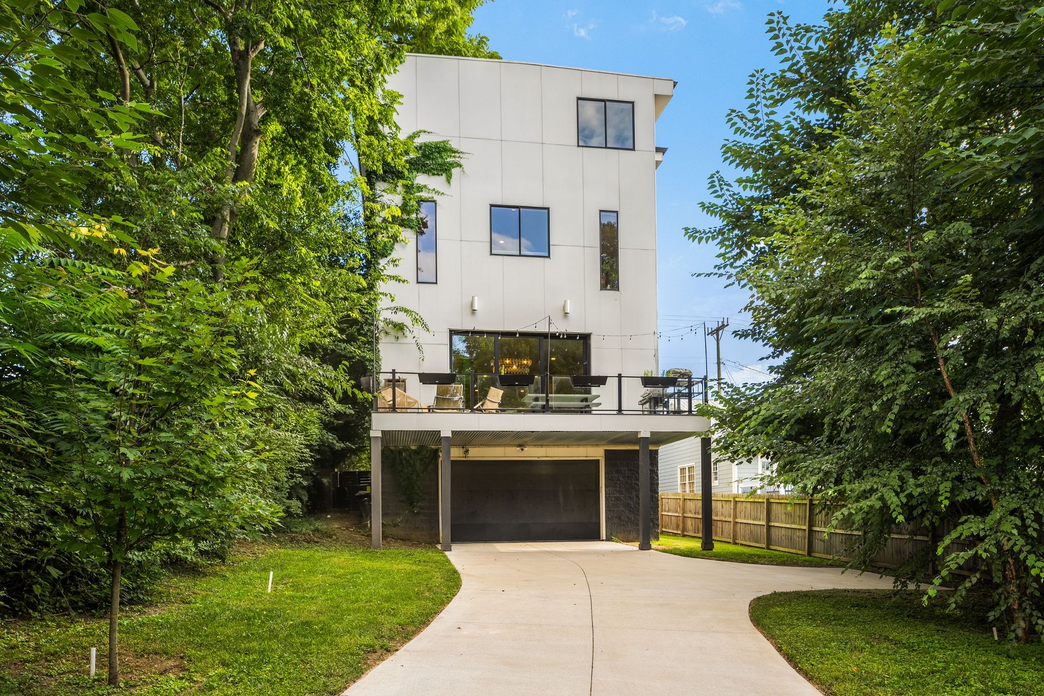 1105 Glenview Dr, Nashville, TN 37206