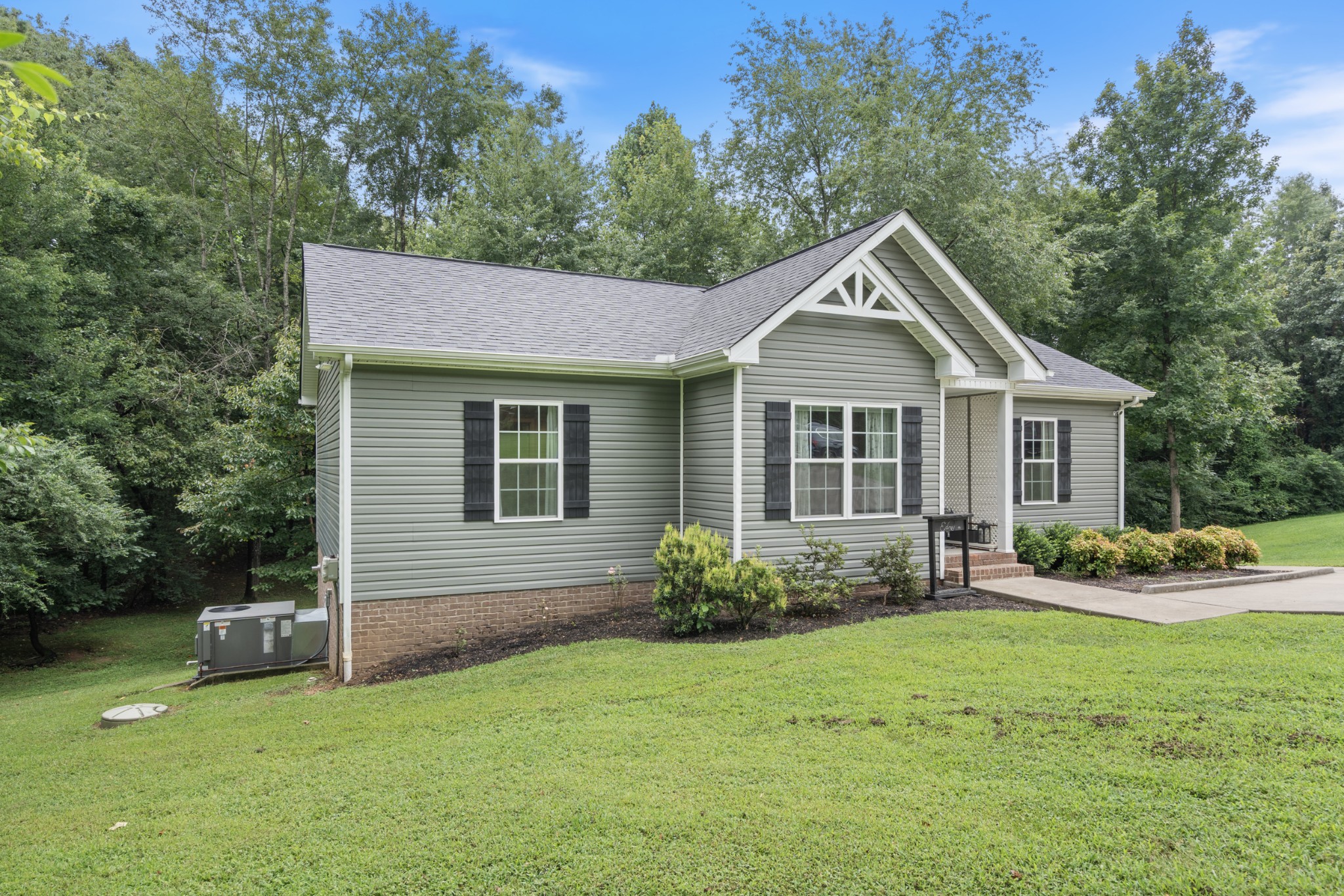 117 E Circle Dr, Burns, TN 37029
