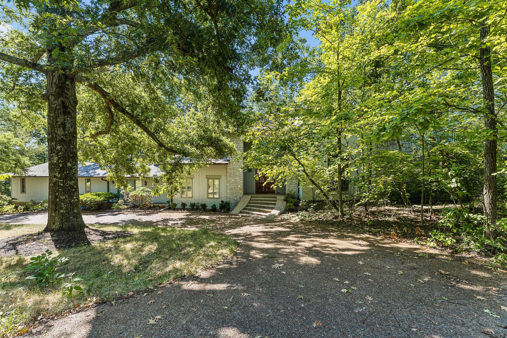 5870 Fredricksburg Dr, Nashville, TN 37215