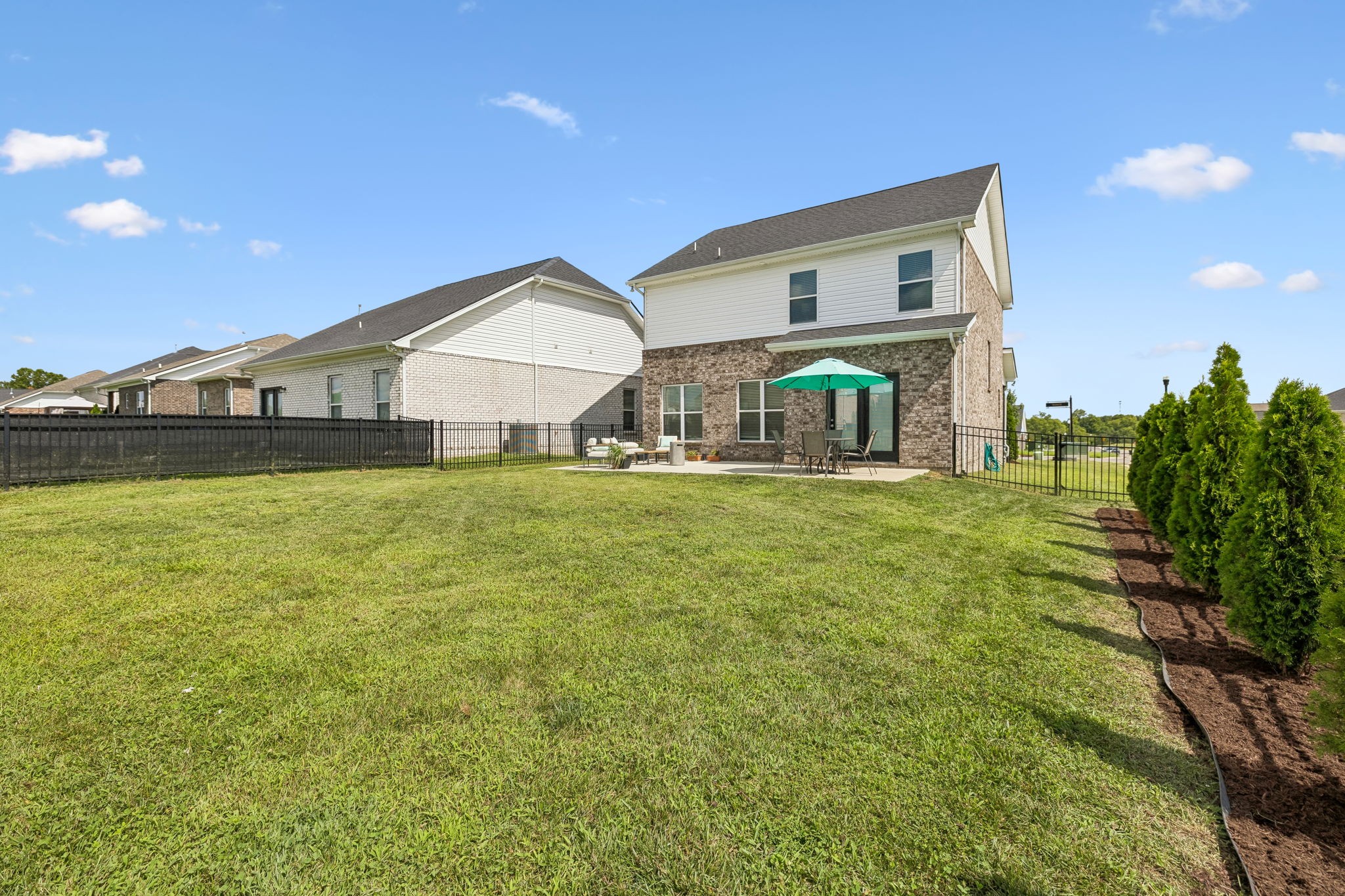 301 Booker Dr, Gallatin, TN 37066