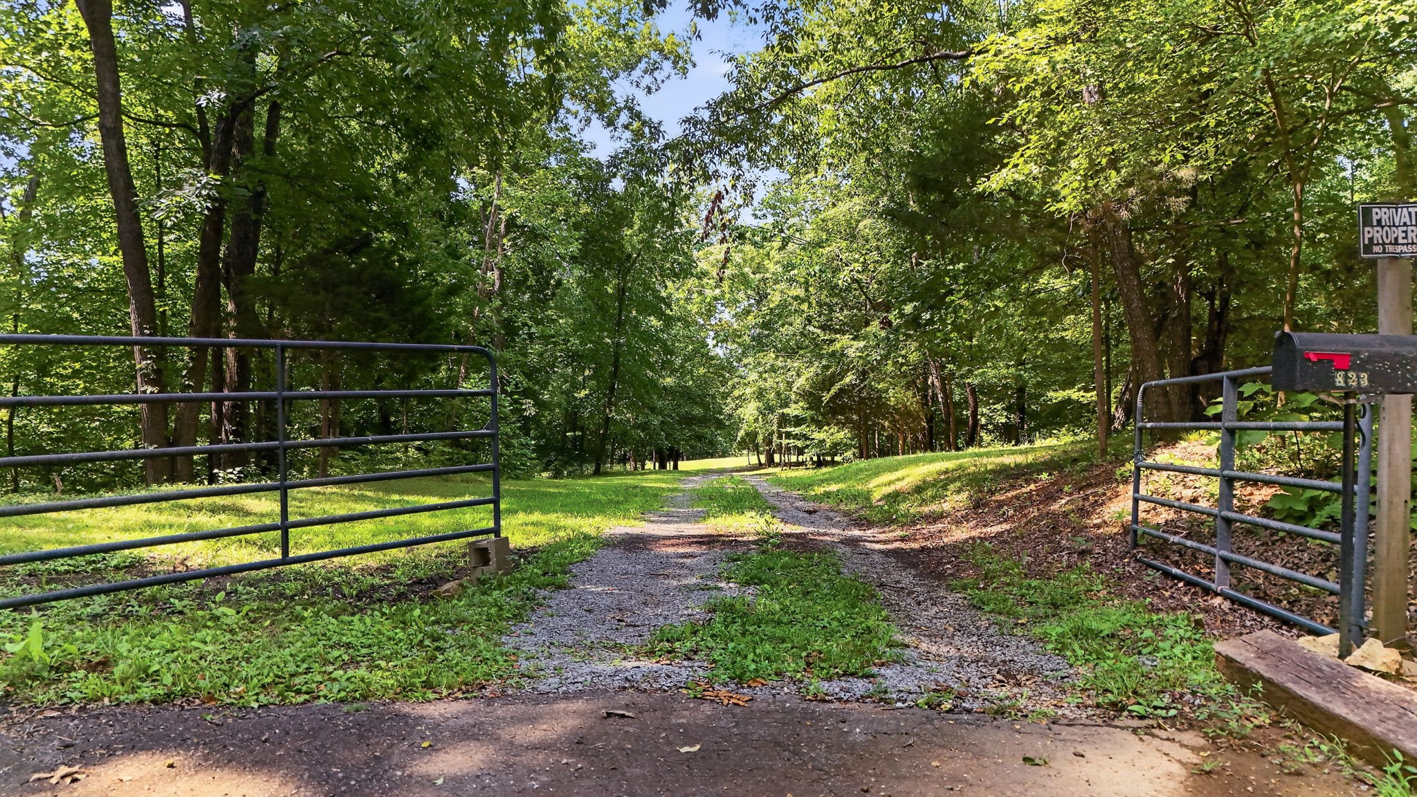 823 Oak Ridge Dr, Springfield, TN 37172