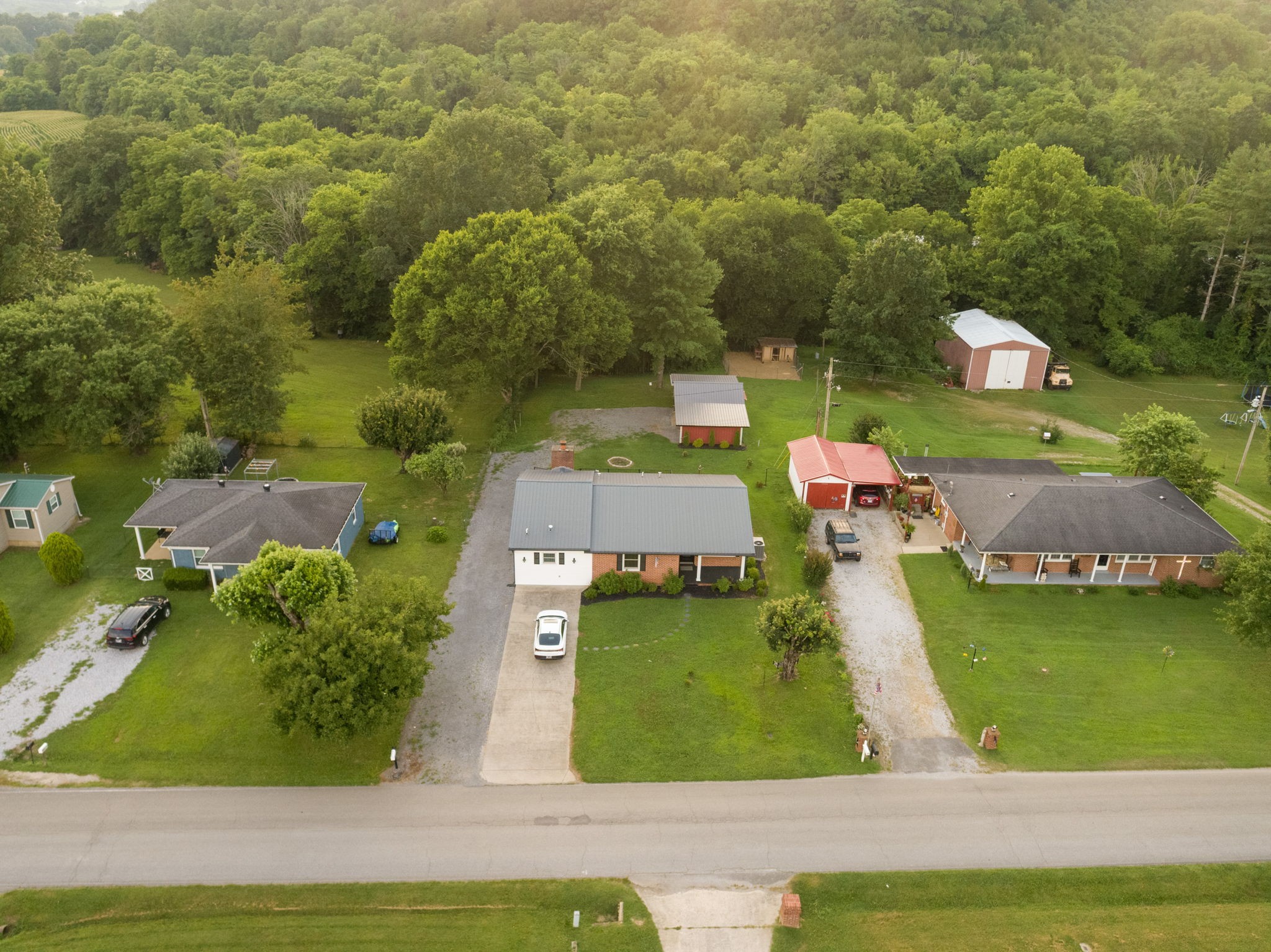 33 Horseshoe Bend Ln, Elmwood, TN 38560