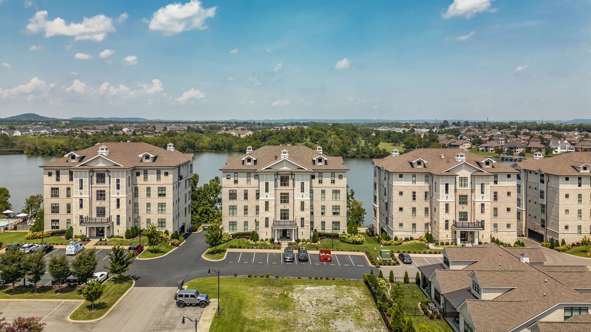 1024 Club View Dr #E203, Gallatin, TN 37066
