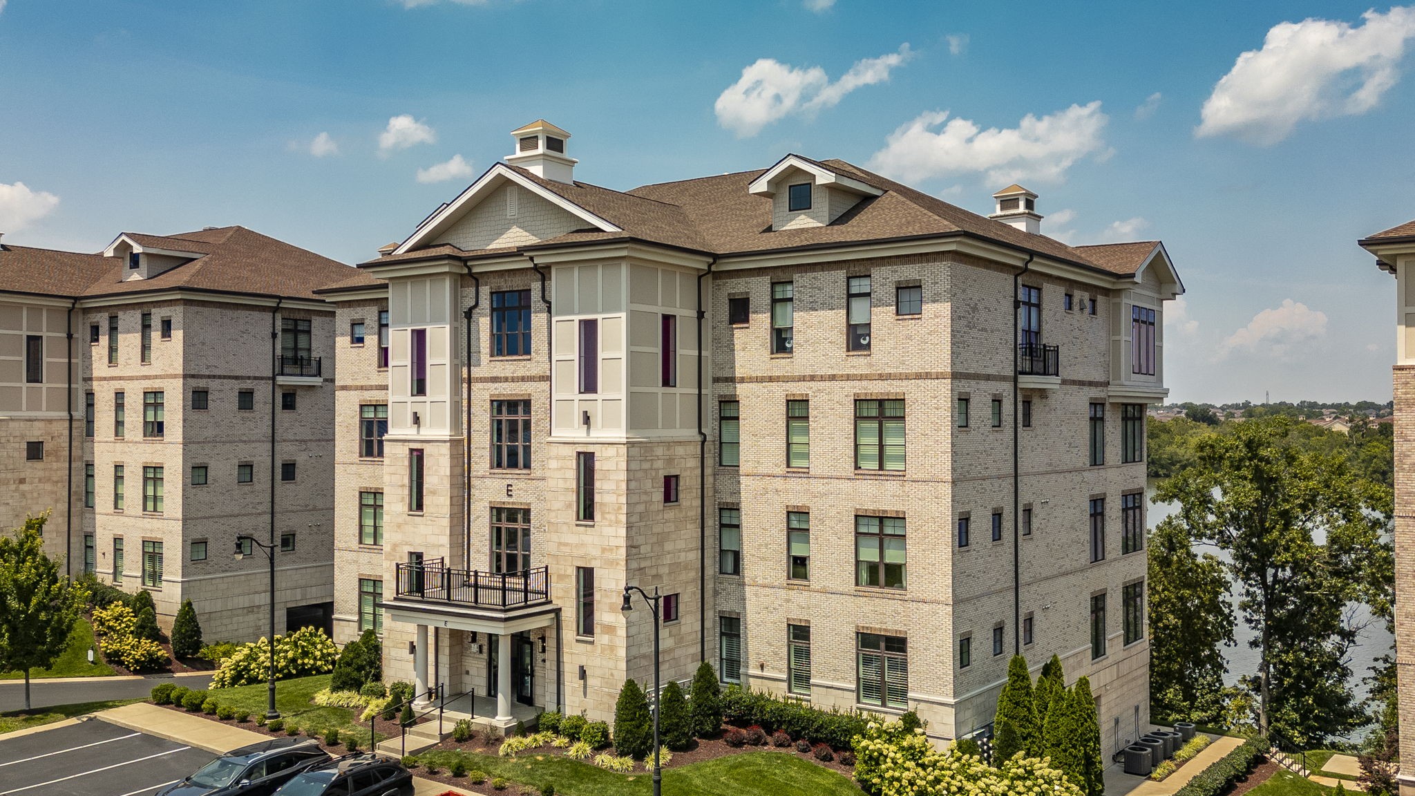 1024 Club View Dr #E203, Gallatin, TN 37066
