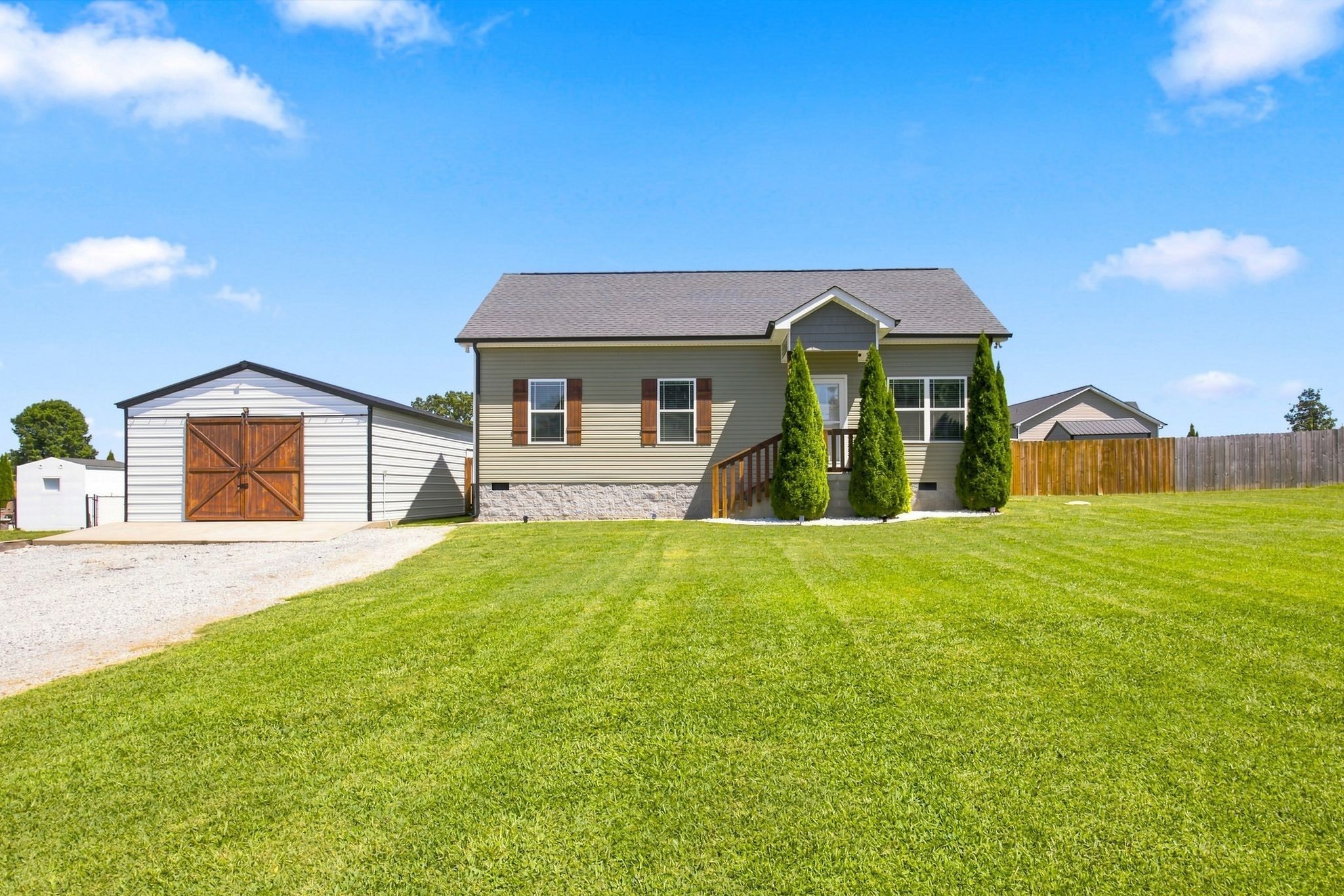 1204 Redden Ln, Burns, TN 37029