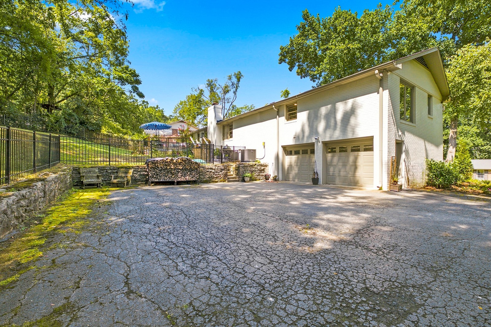 835 Highland Crest Dr, Nashville, TN 37205