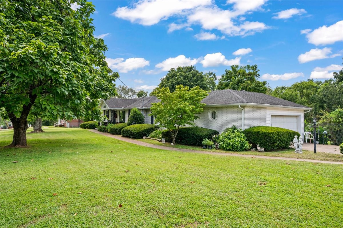 302 Utley Dr, Goodlettsville, TN 37072