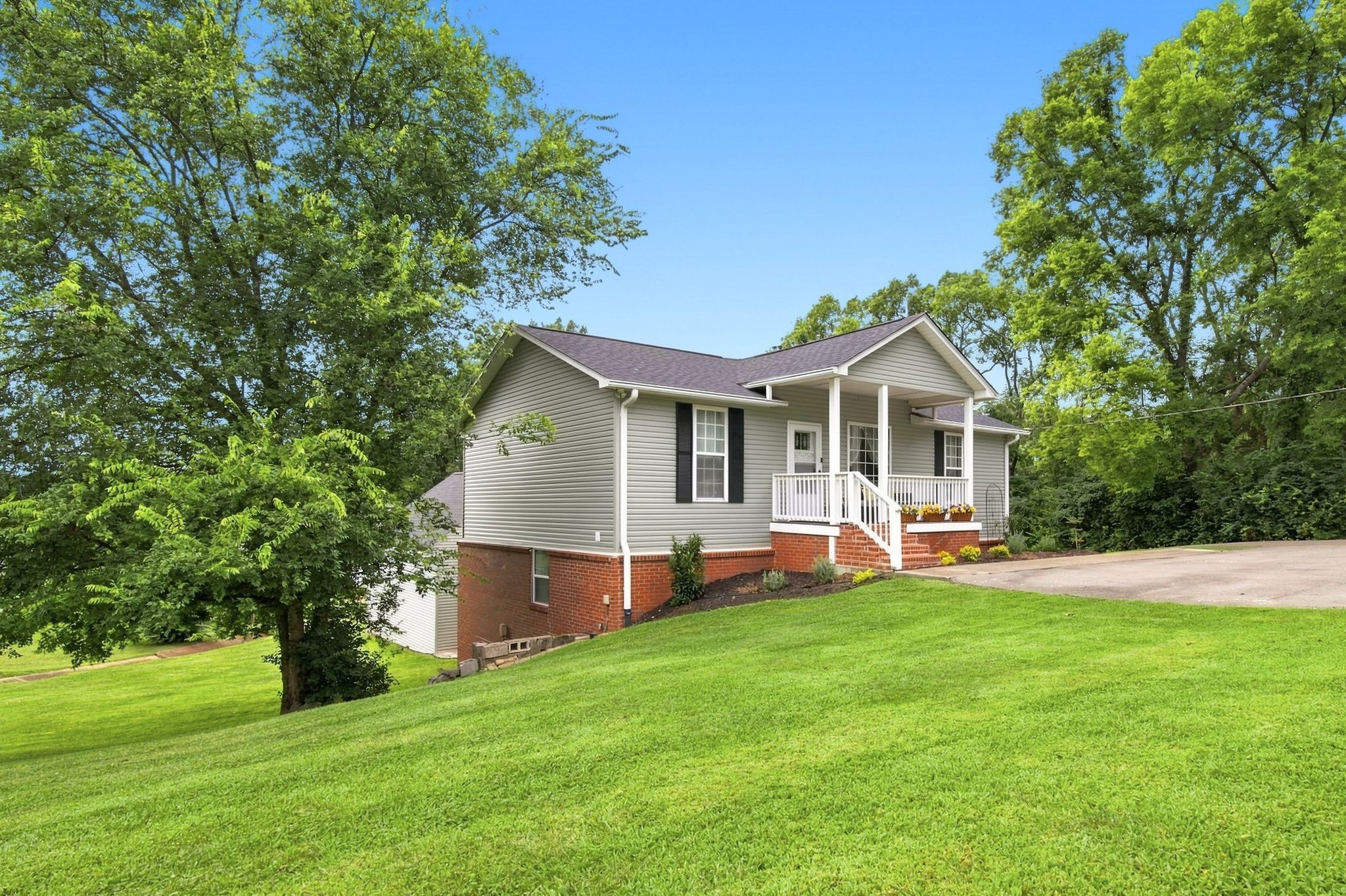 5944 S New Hope Rd, Hermitage, TN 37076
