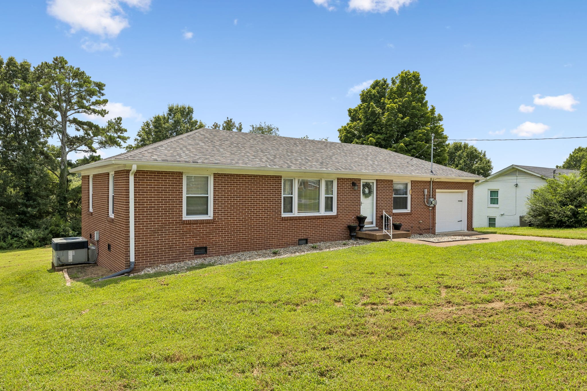 103 Oak Dr, Columbia, TN 38401