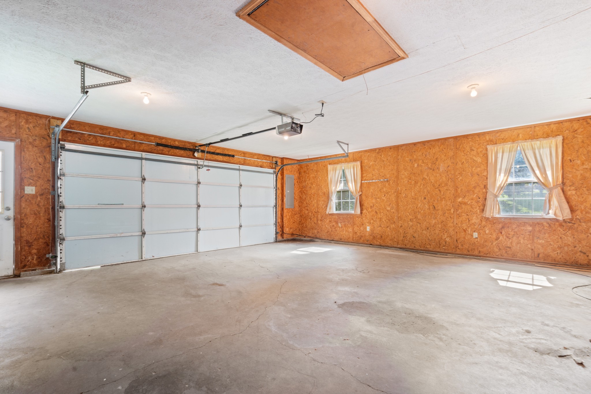 219 Brady Dr, Dickson, TN 37055