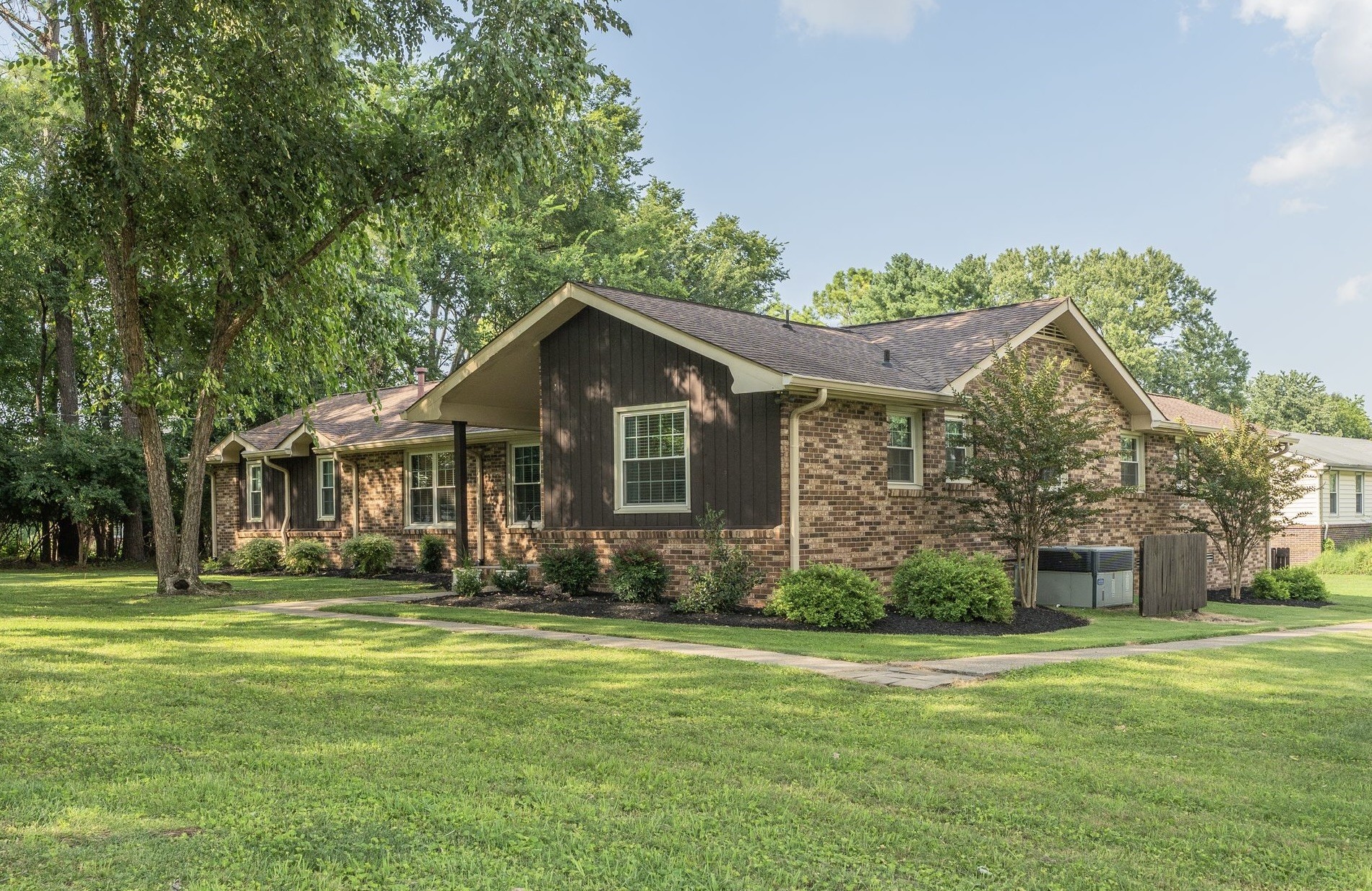 149 Indian Lake Rd, Hendersonville, TN 37075