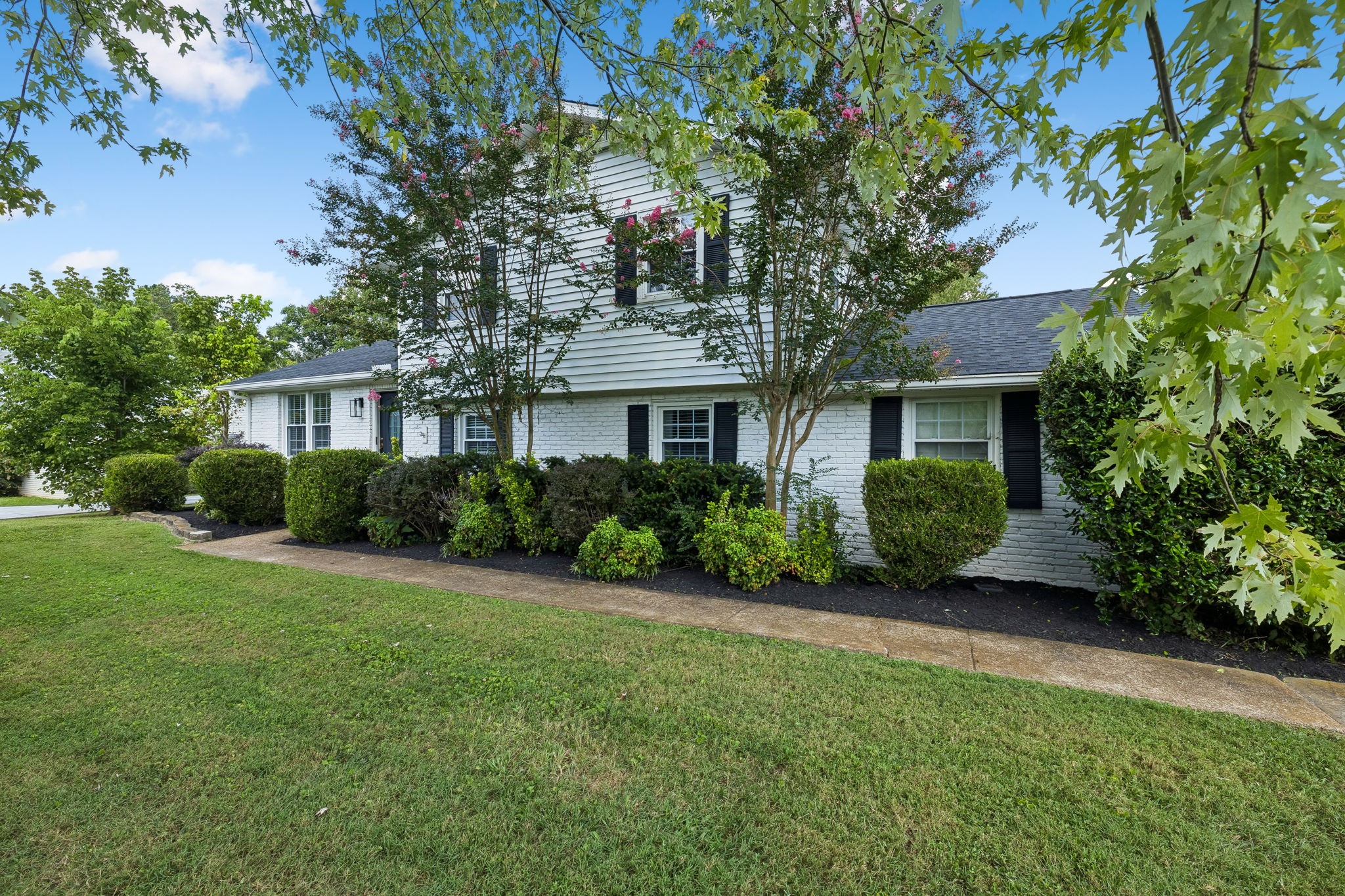 8072 Sawyer Brown Rd, Nashville, TN 37221