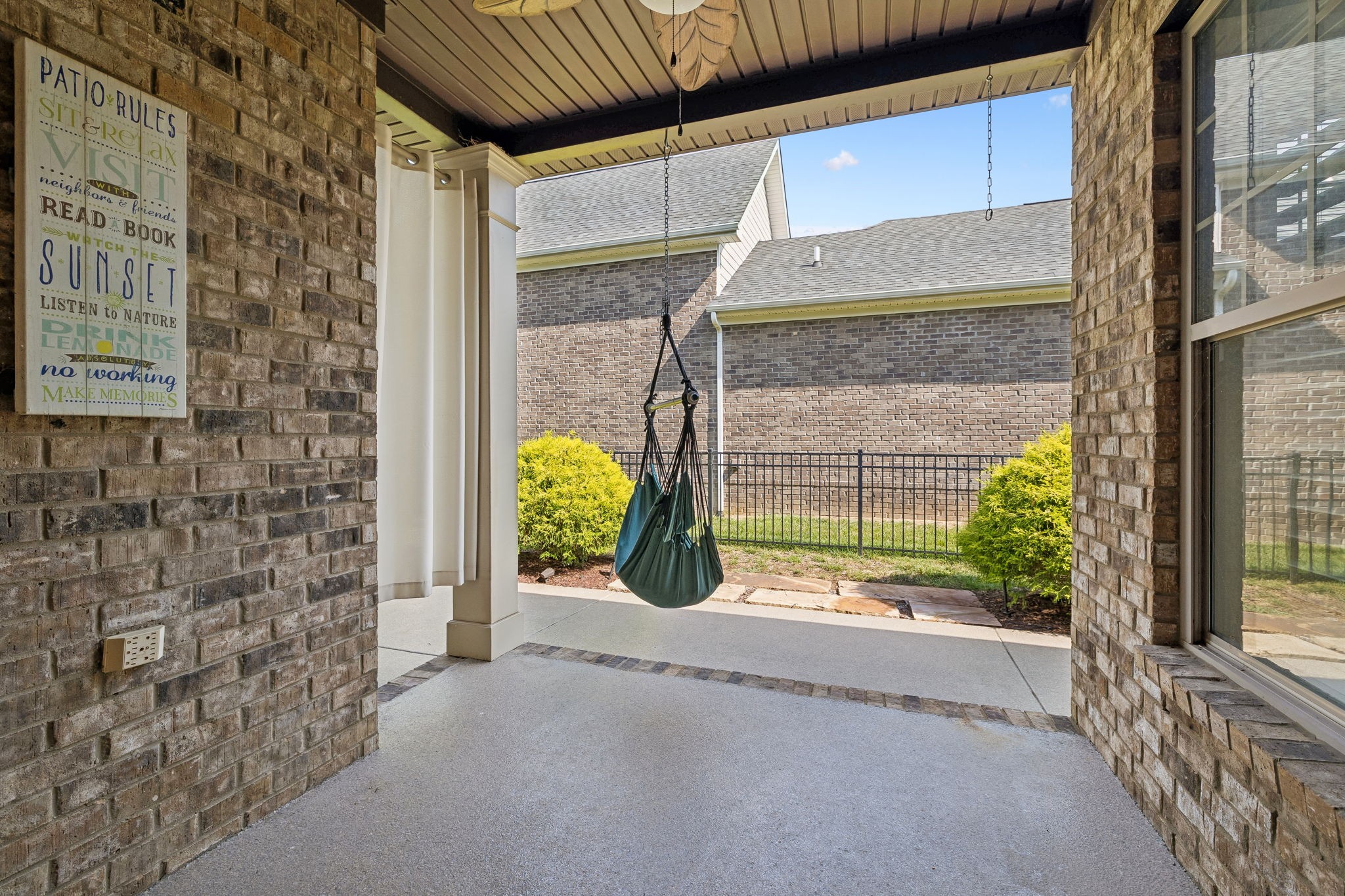 1082 N Mcmahan Dr, Gallatin, TN 37066