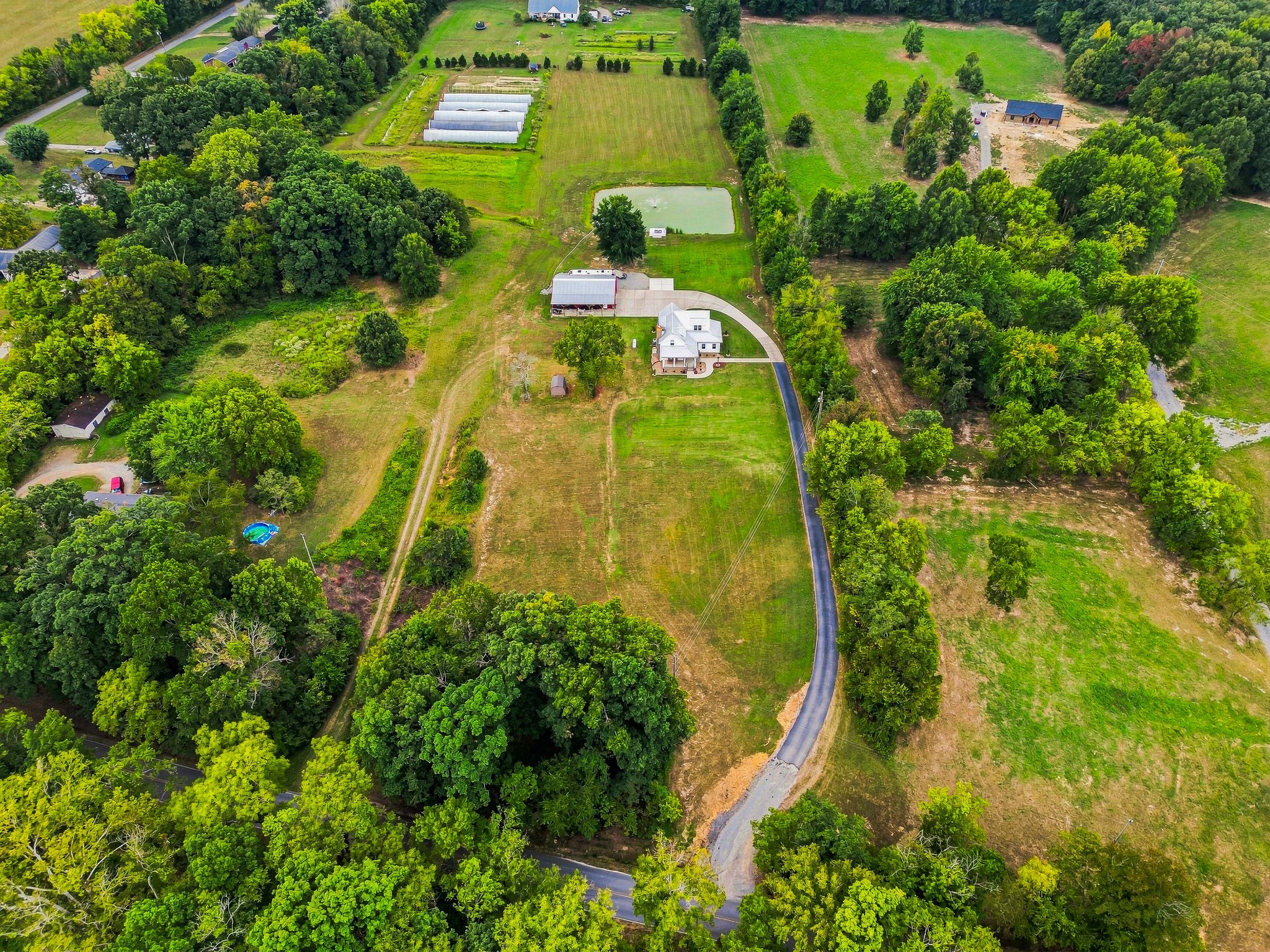 808 Clearview Rd, Cottontown, TN 37048