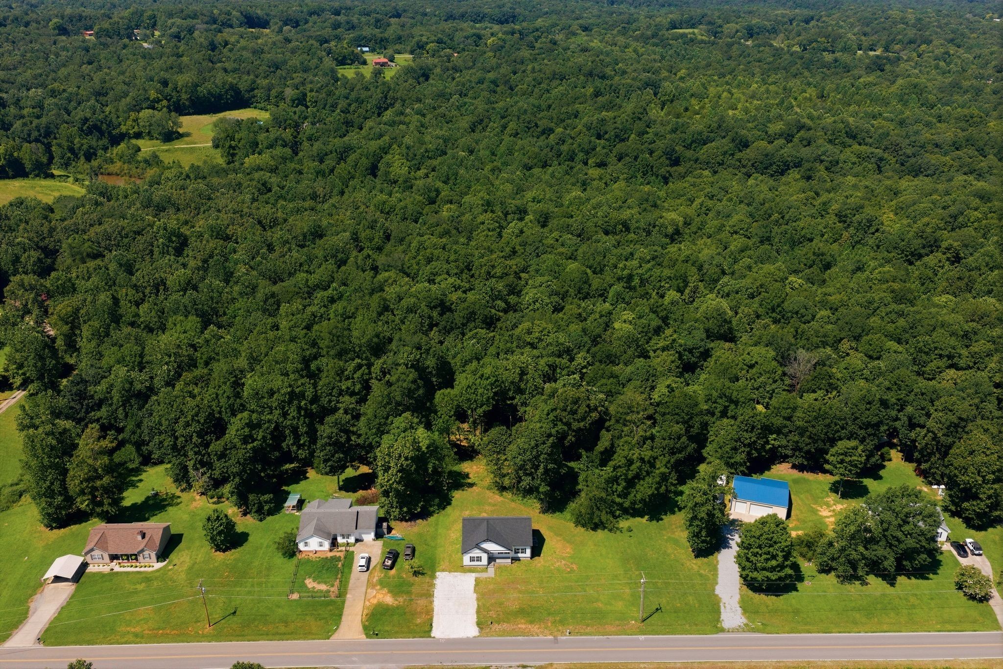 3033 Bowker Rd, Charlotte, TN 37036