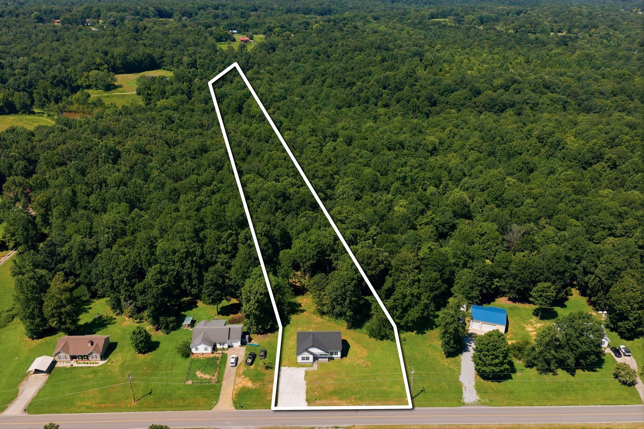3033 Bowker Rd, Charlotte, TN 37036