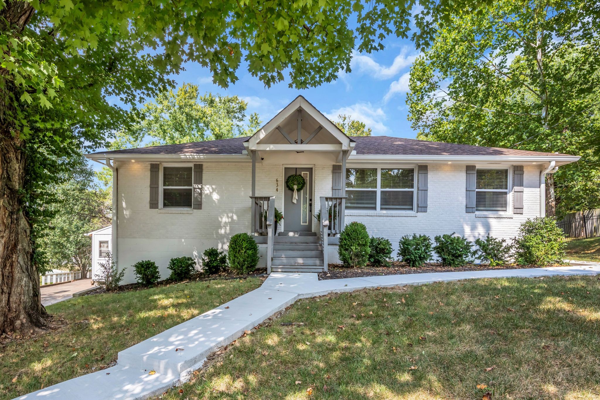 634 Watsonwood Dr, Nashville, TN 37211