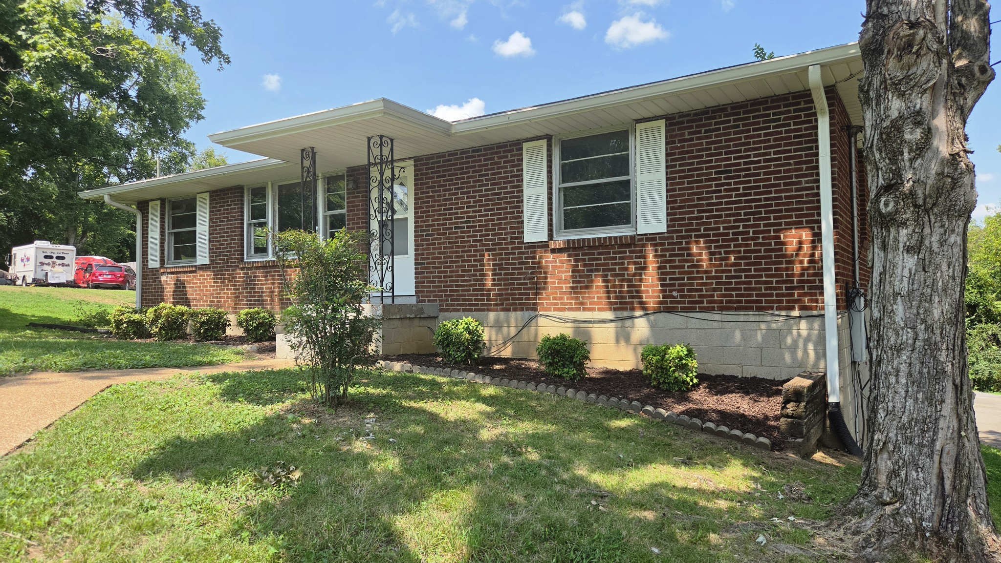 1208 Sussex Ct, Nashville, TN 37207