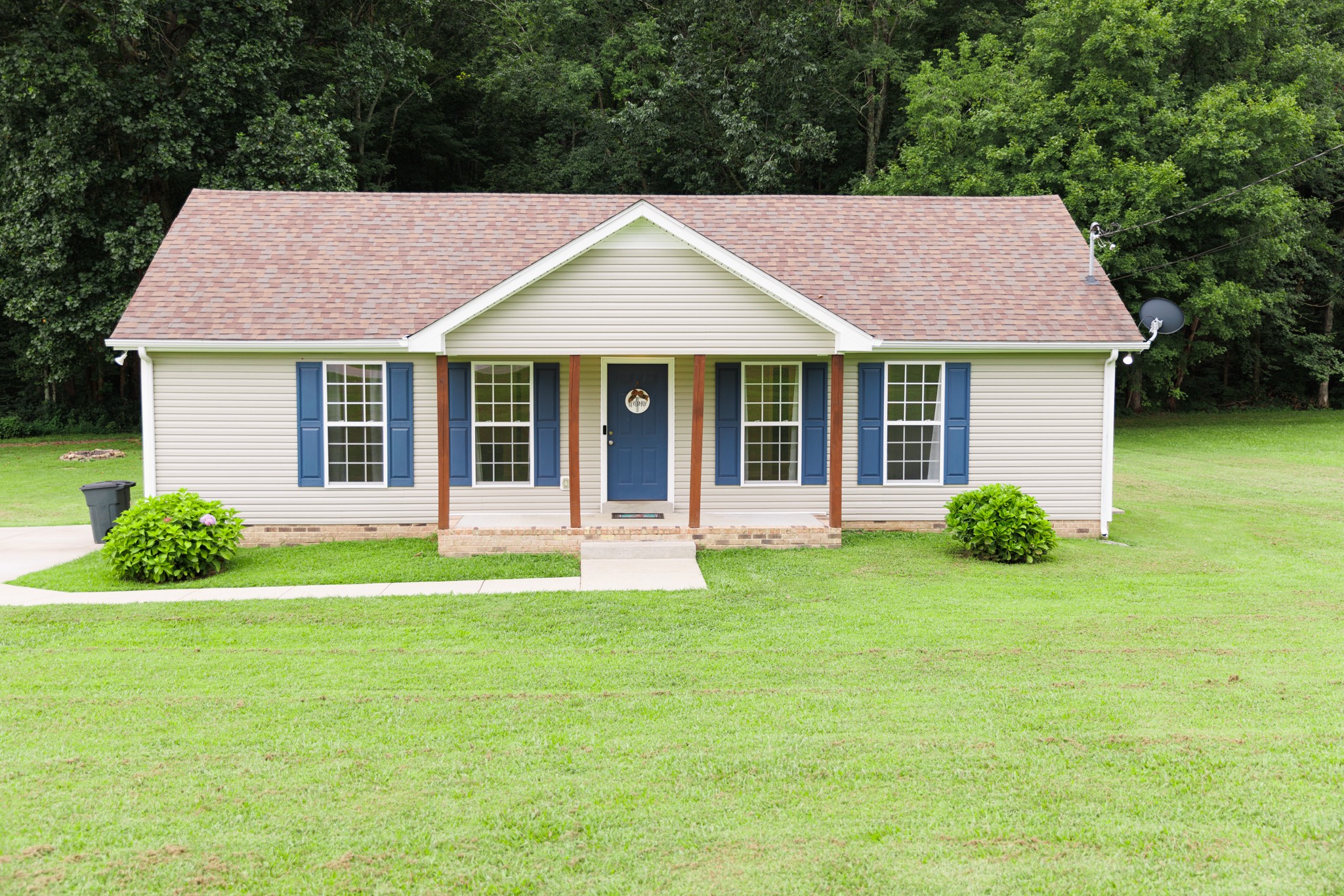 1421 Saint Paul Rd, Charlotte, TN 37036
