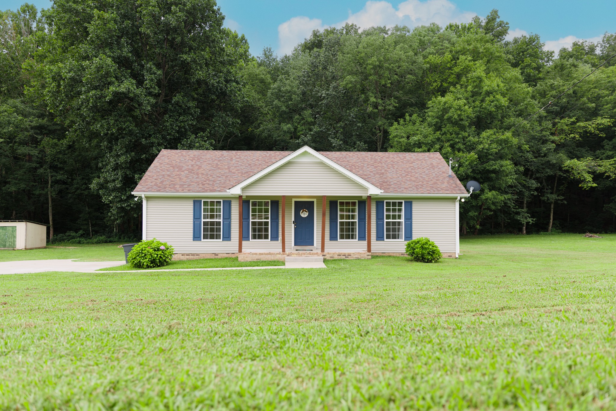 1421 Saint Paul Rd, Charlotte, TN 37036