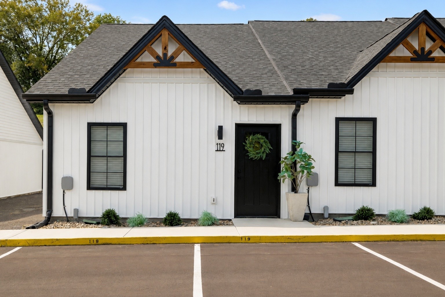 121 Deer Valley Drive E, Gordonsville, TN 38563