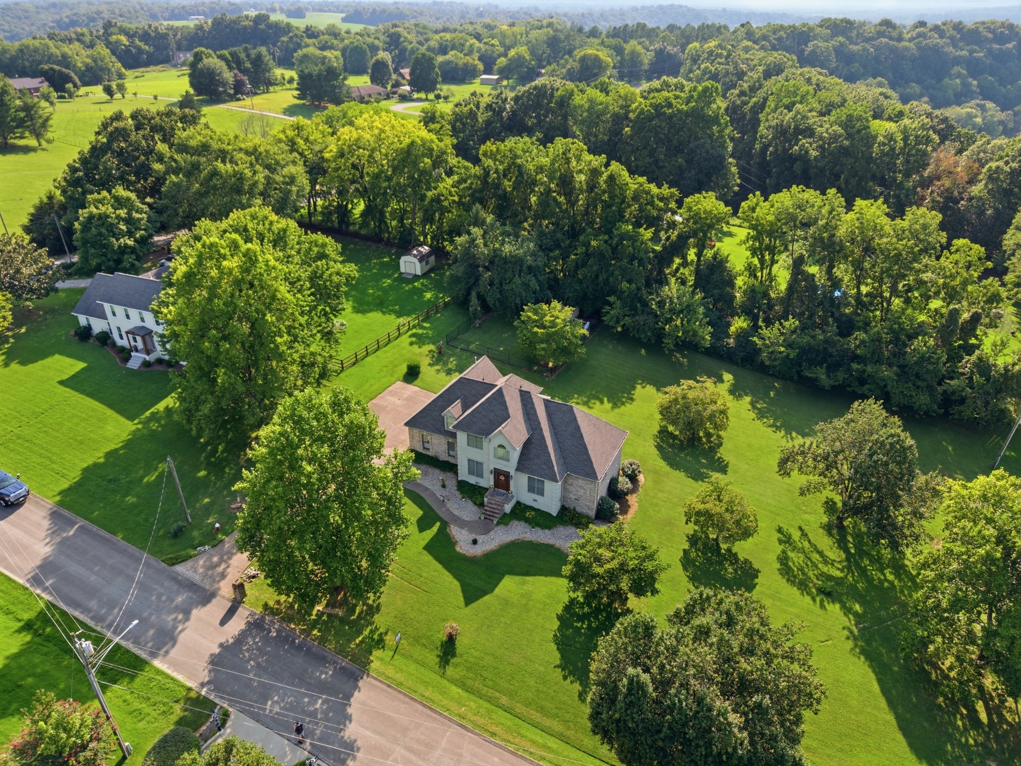 2044 Laura Ln, Springfield, TN 37172