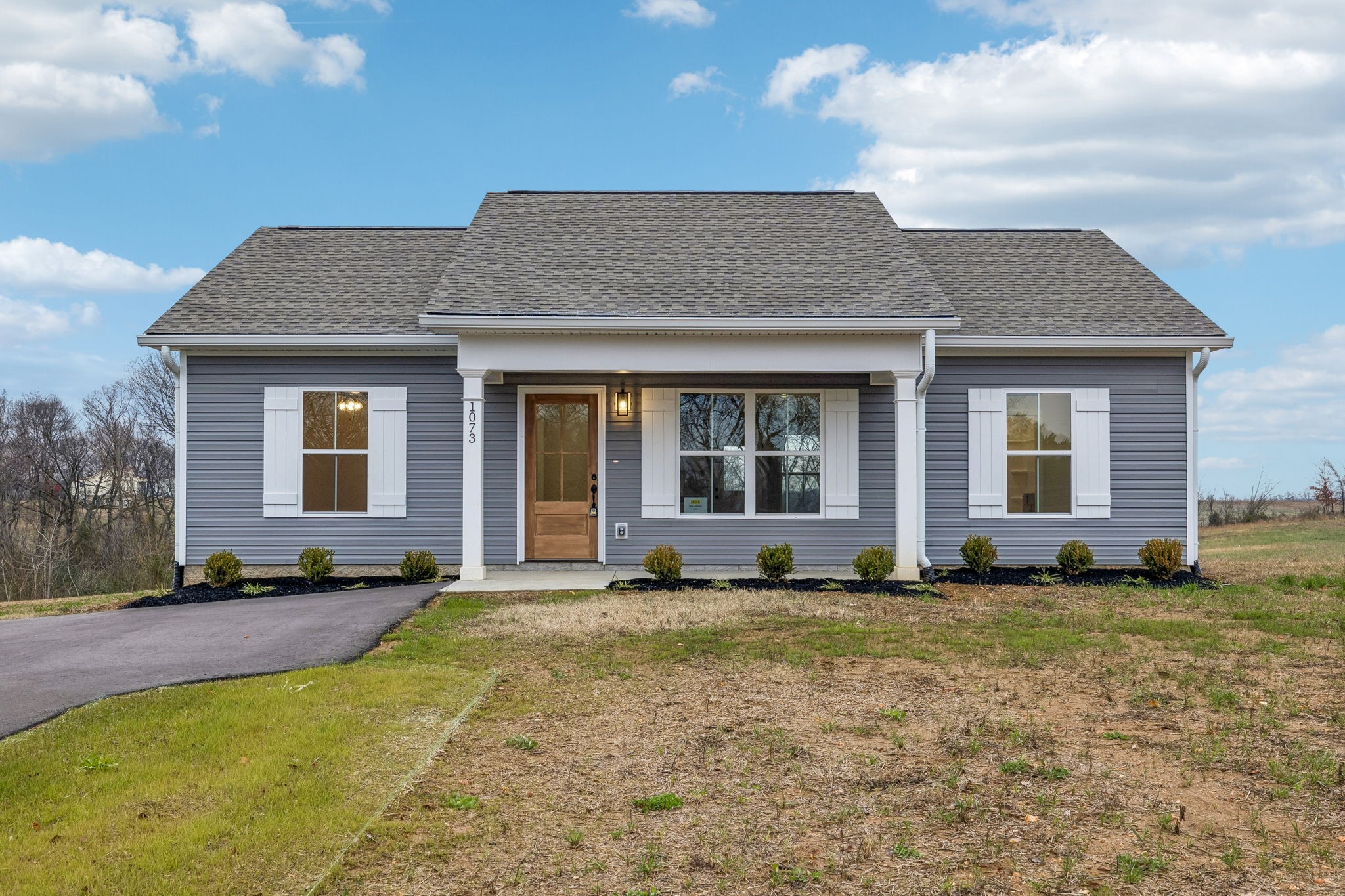 1073 Landing Ln, Adams, TN 37010