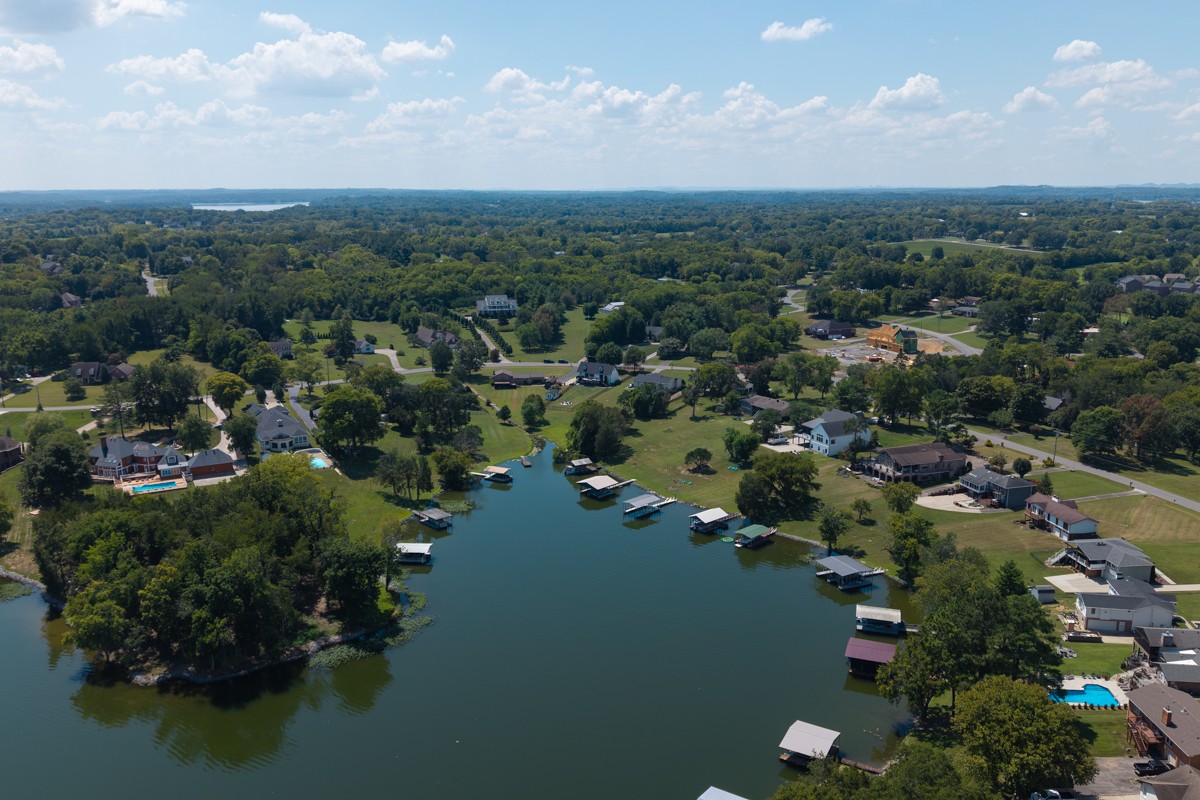1317 Dickerson Bay Dr, Gallatin, TN 37066