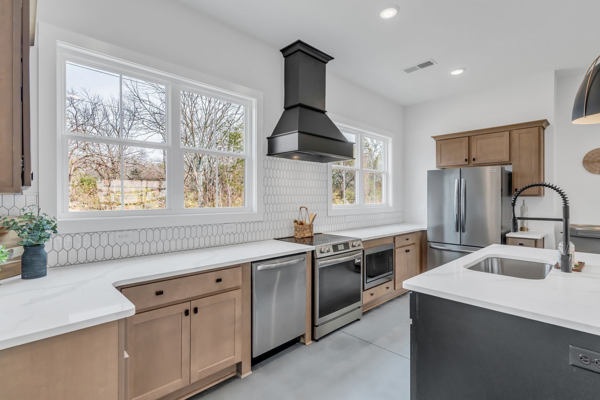 606 Granbury Pvt Dr, Hendersonville, TN 37075