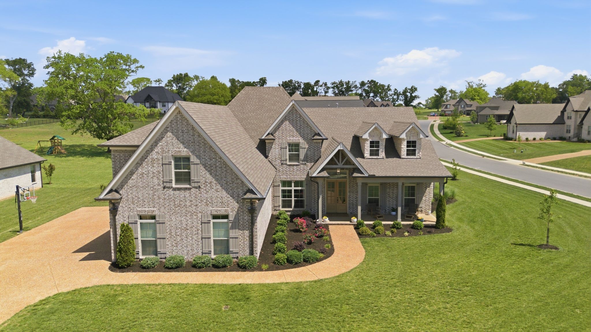 359 Broughton St, Gallatin, TN 37066