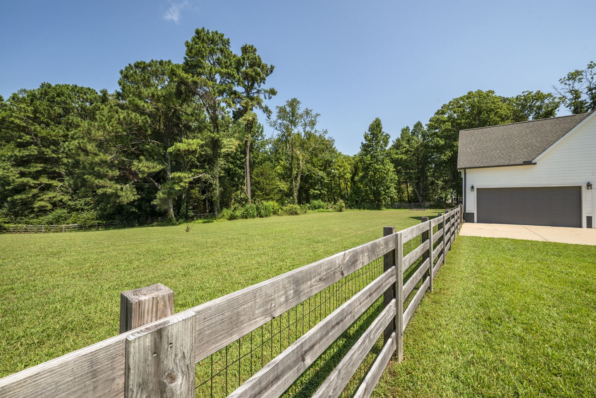 1624 Porter Rd, Burns, TN 37029
