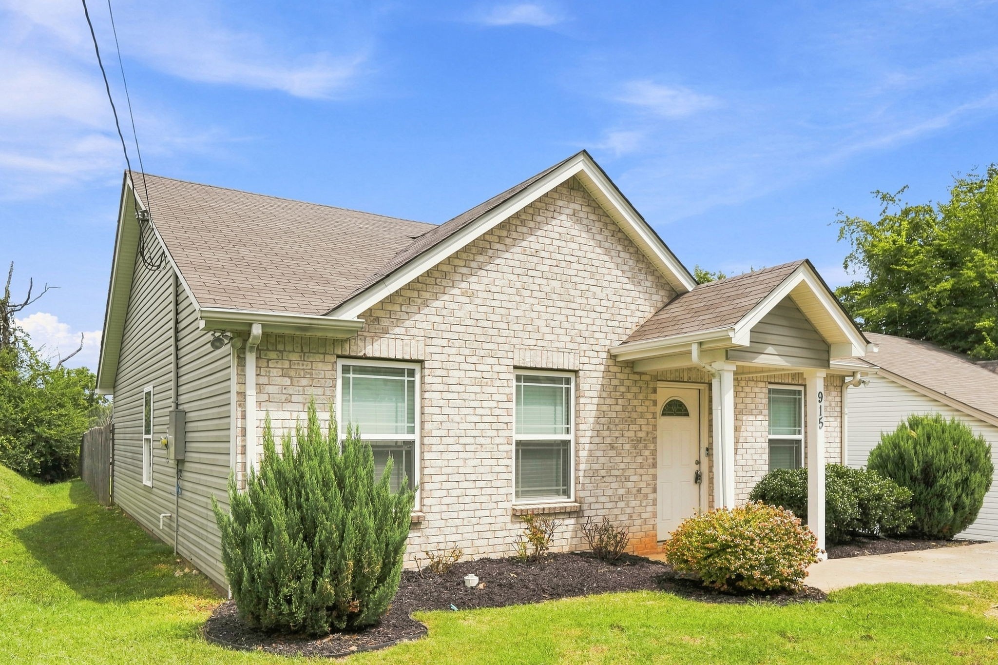 915 17th Ave E, Springfield, TN 37172