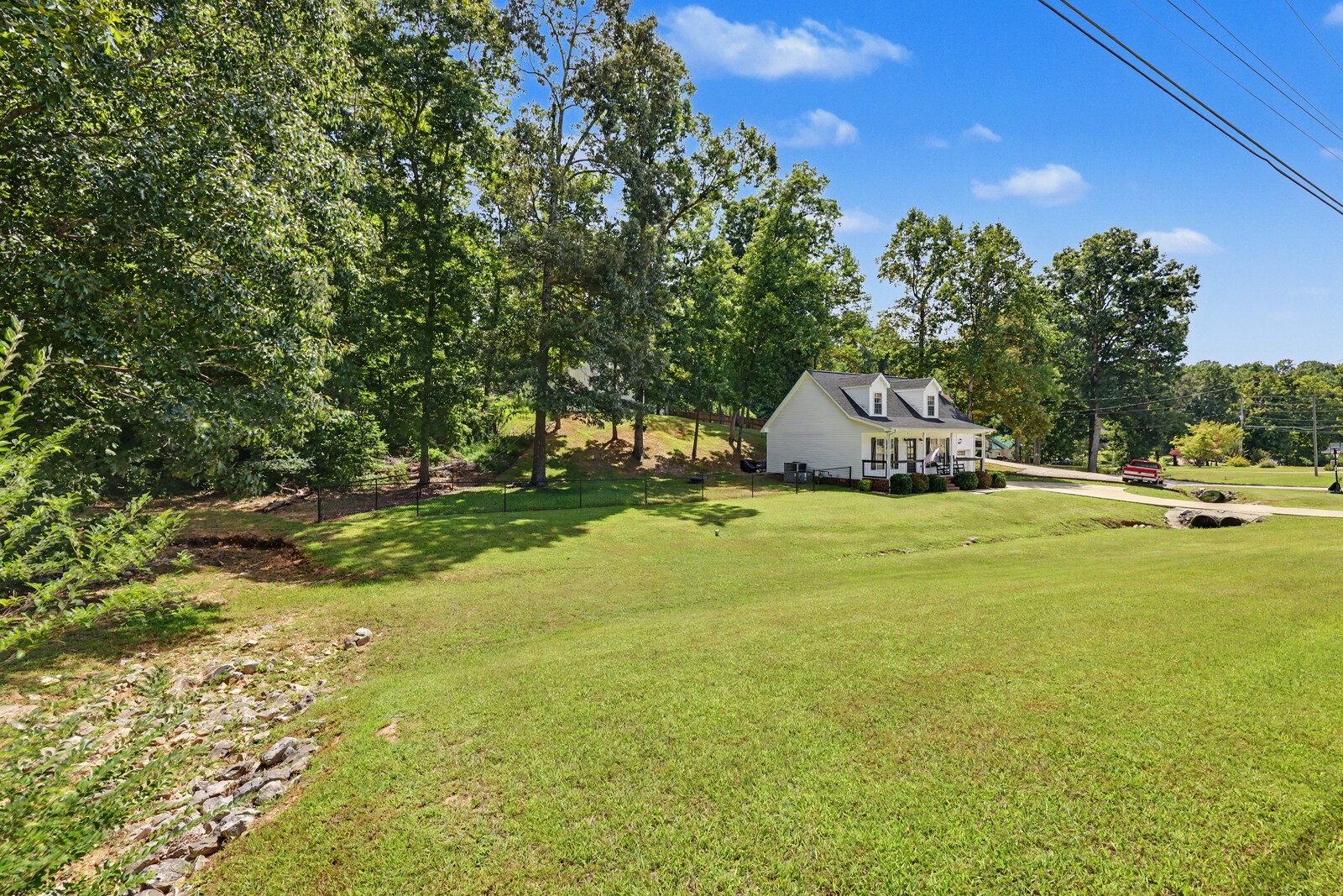 1003 Creek Bottom Rd, White Bluff, TN 37187