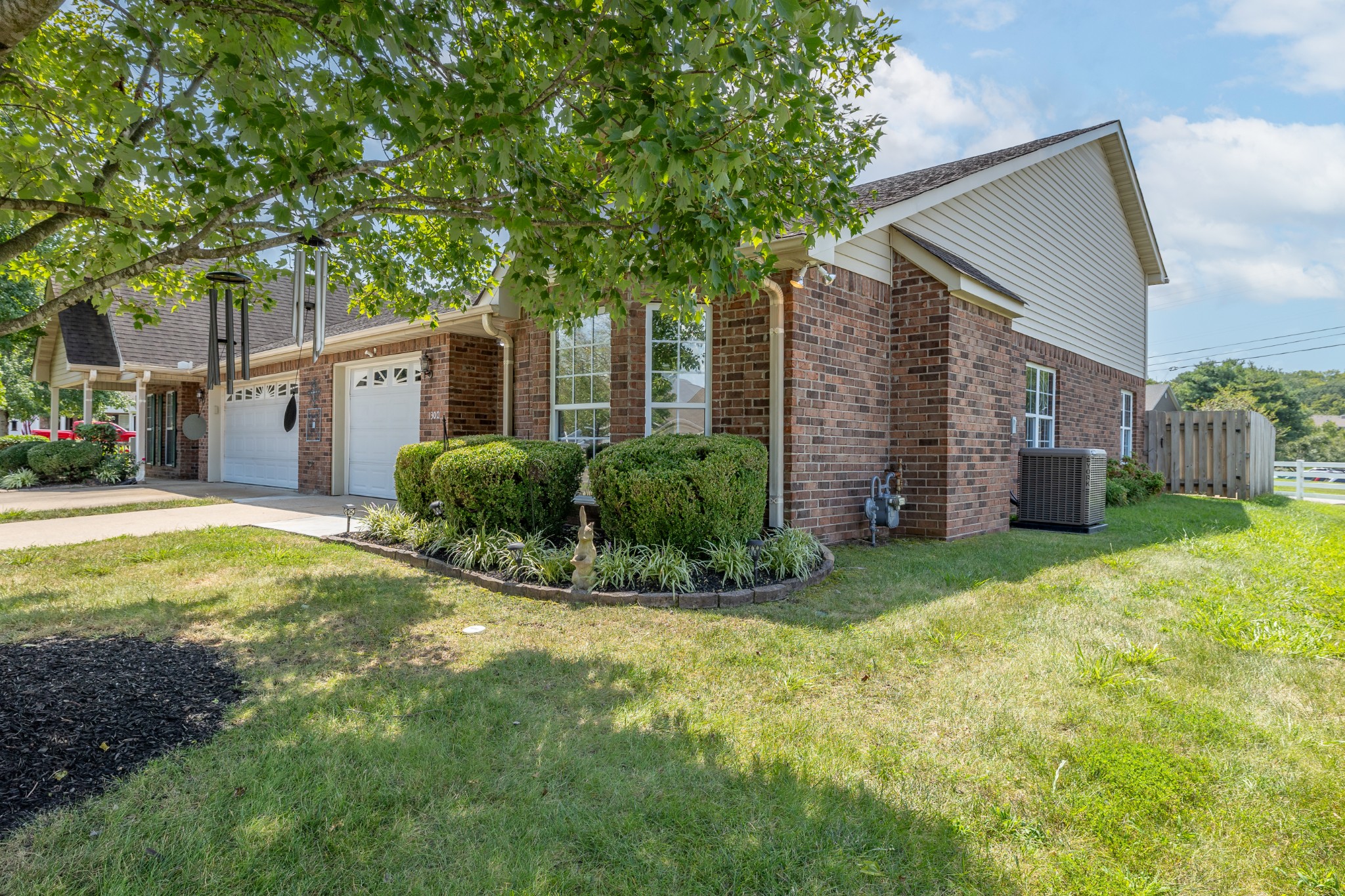 1300 Crofton Park Ct, Columbia, TN 38401
