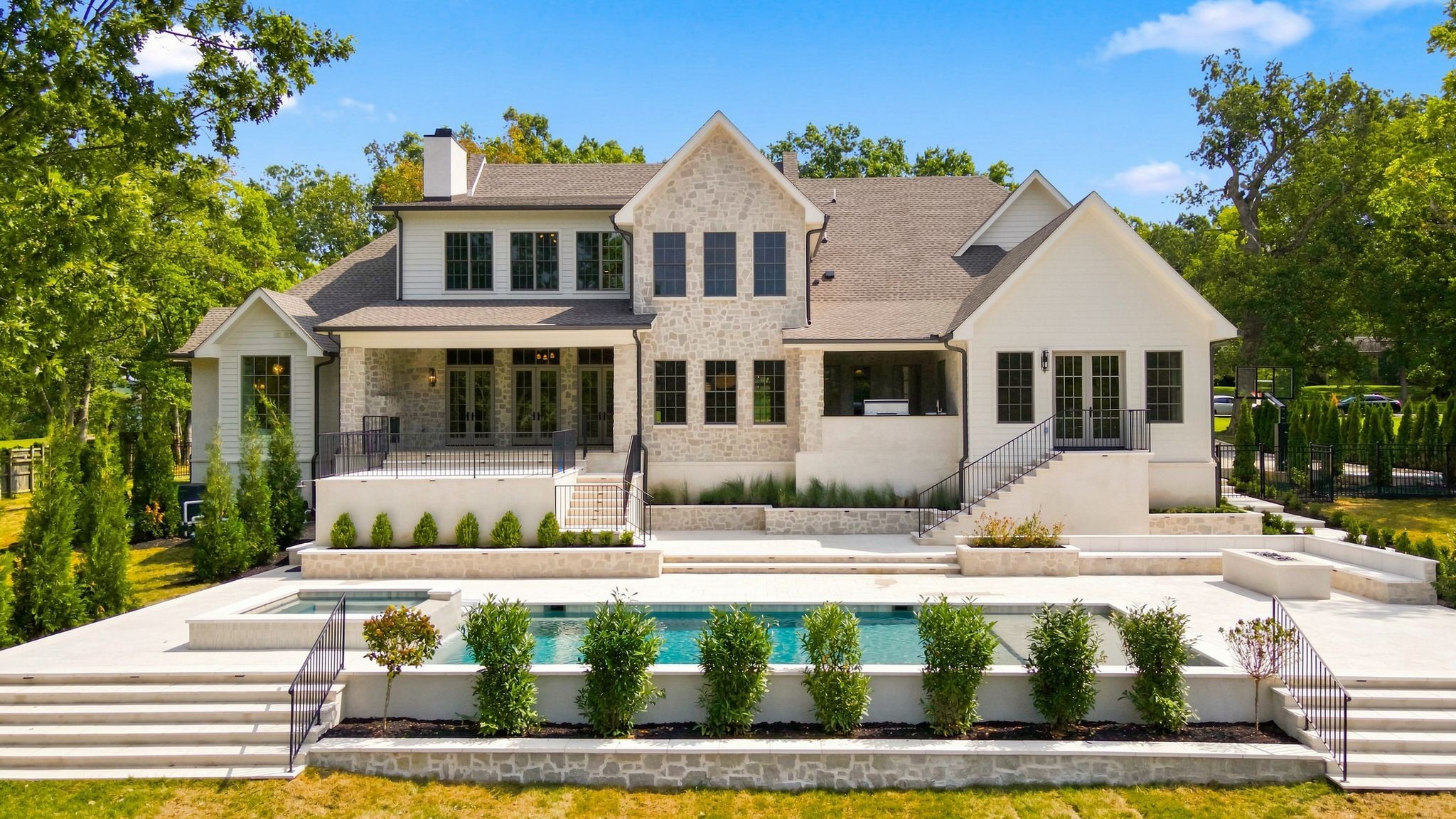 611 W Meade Dr, Nashville, TN 37205