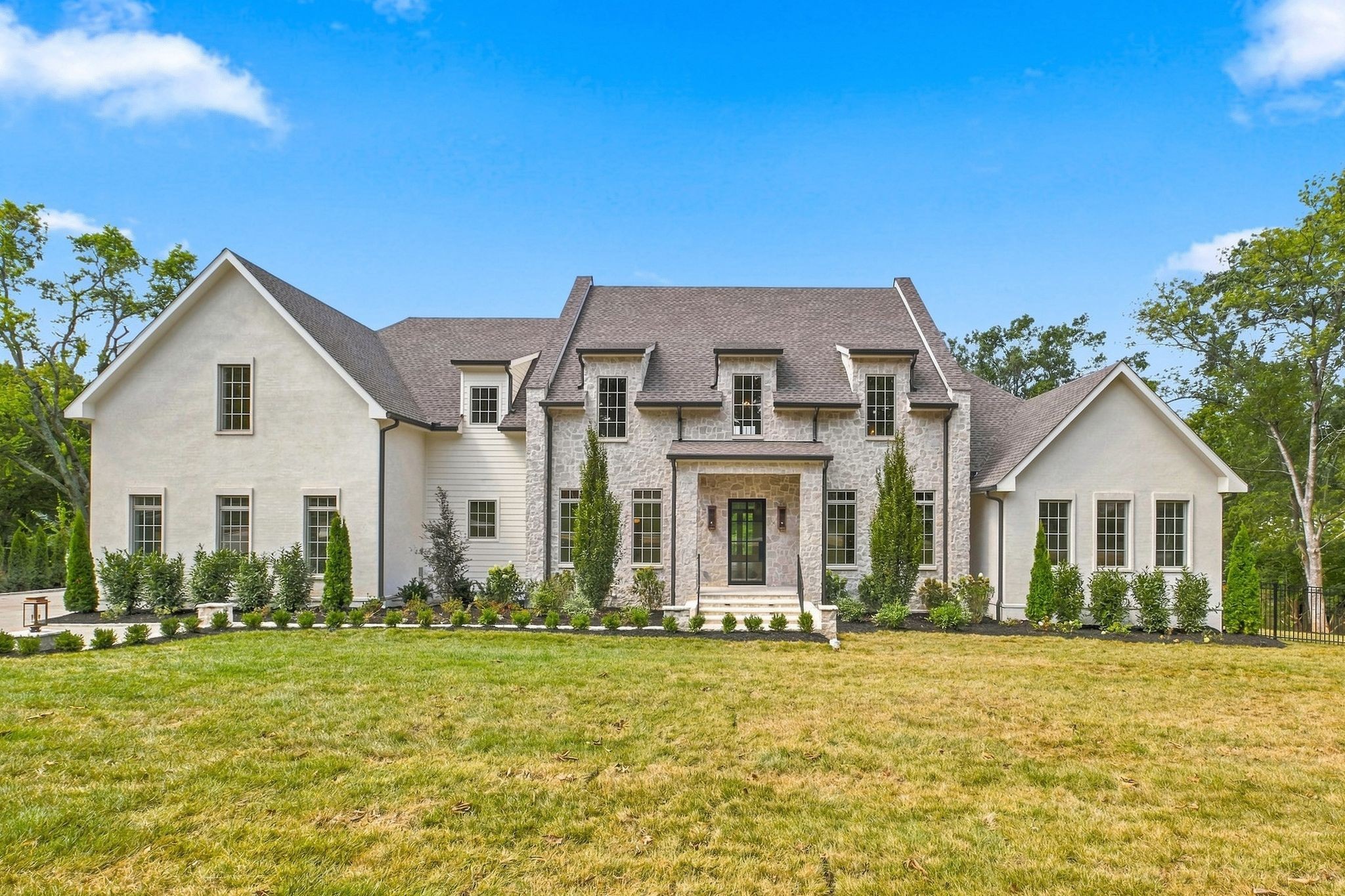 611 W Meade Dr, Nashville, TN 37205