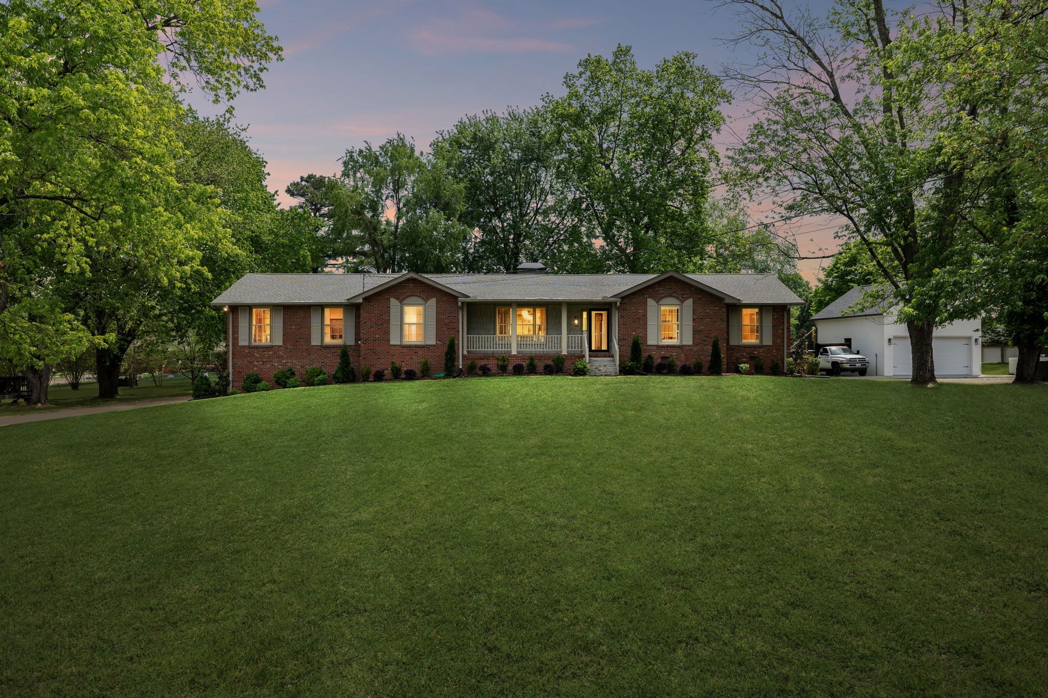 281 Lake Terrace Dr, Hendersonville, TN 37075