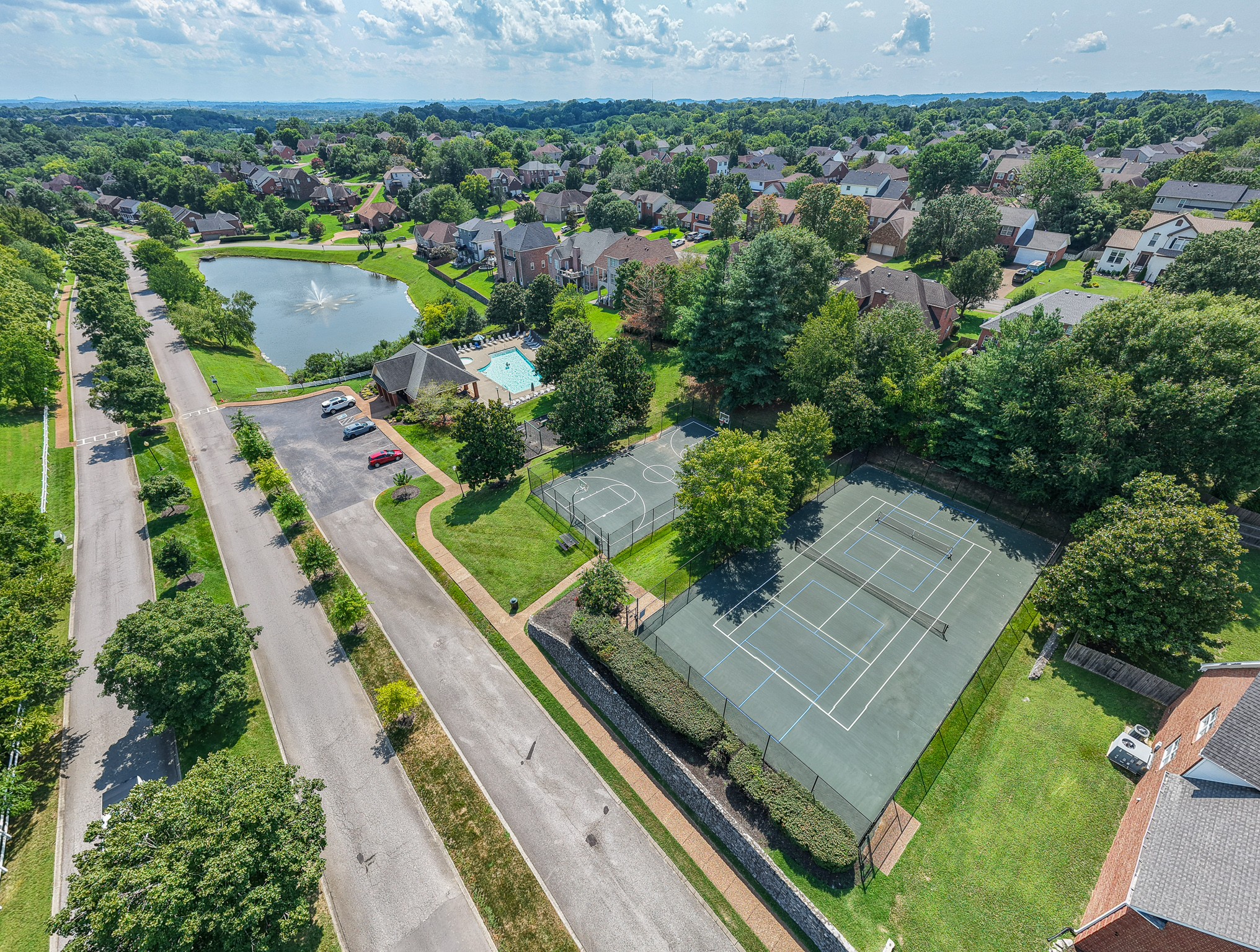 104 E Ridgeview Trce, Hendersonville, TN 37075