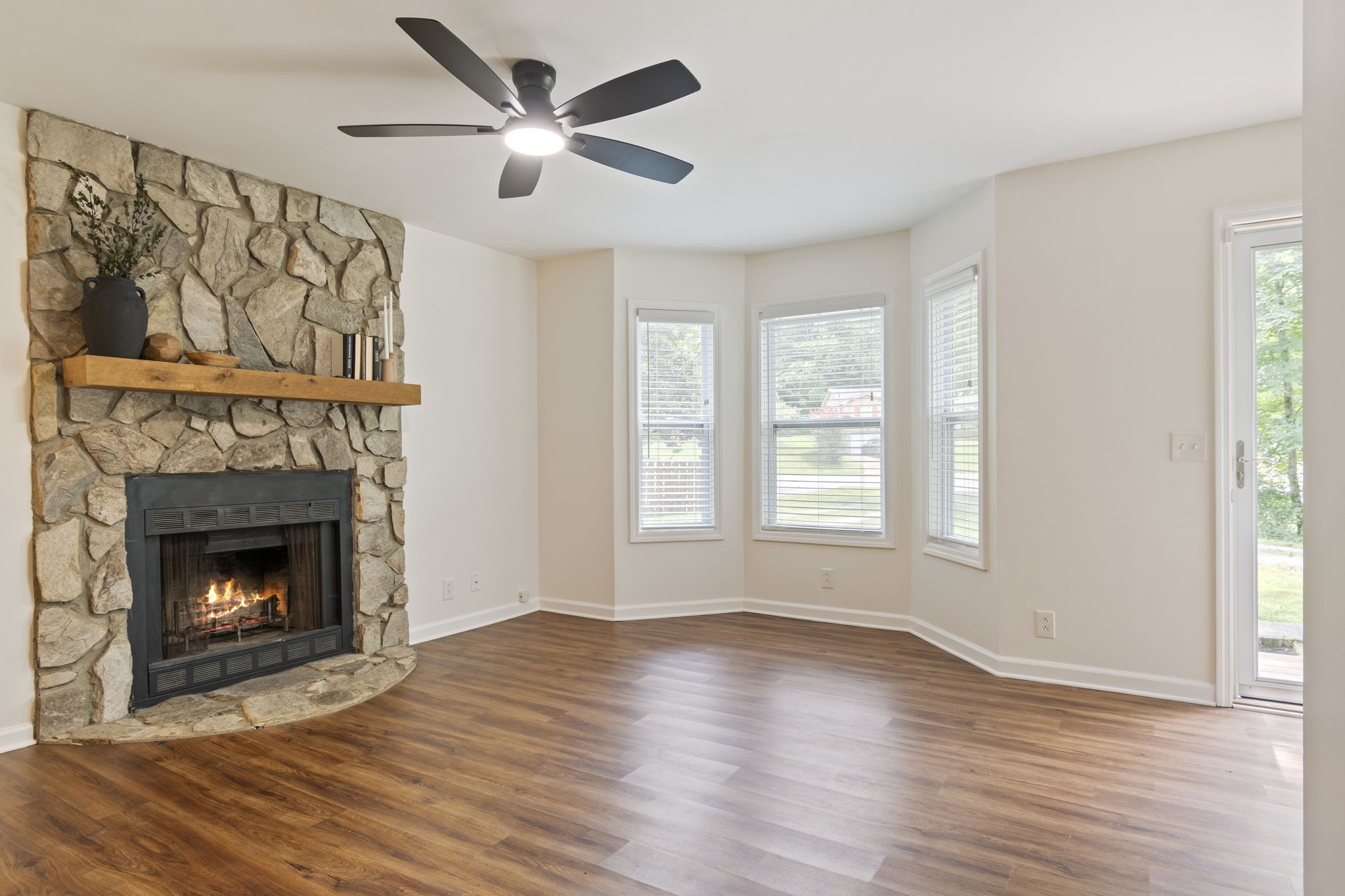 570 Holt Valley Rd, Nashville, TN 37221
