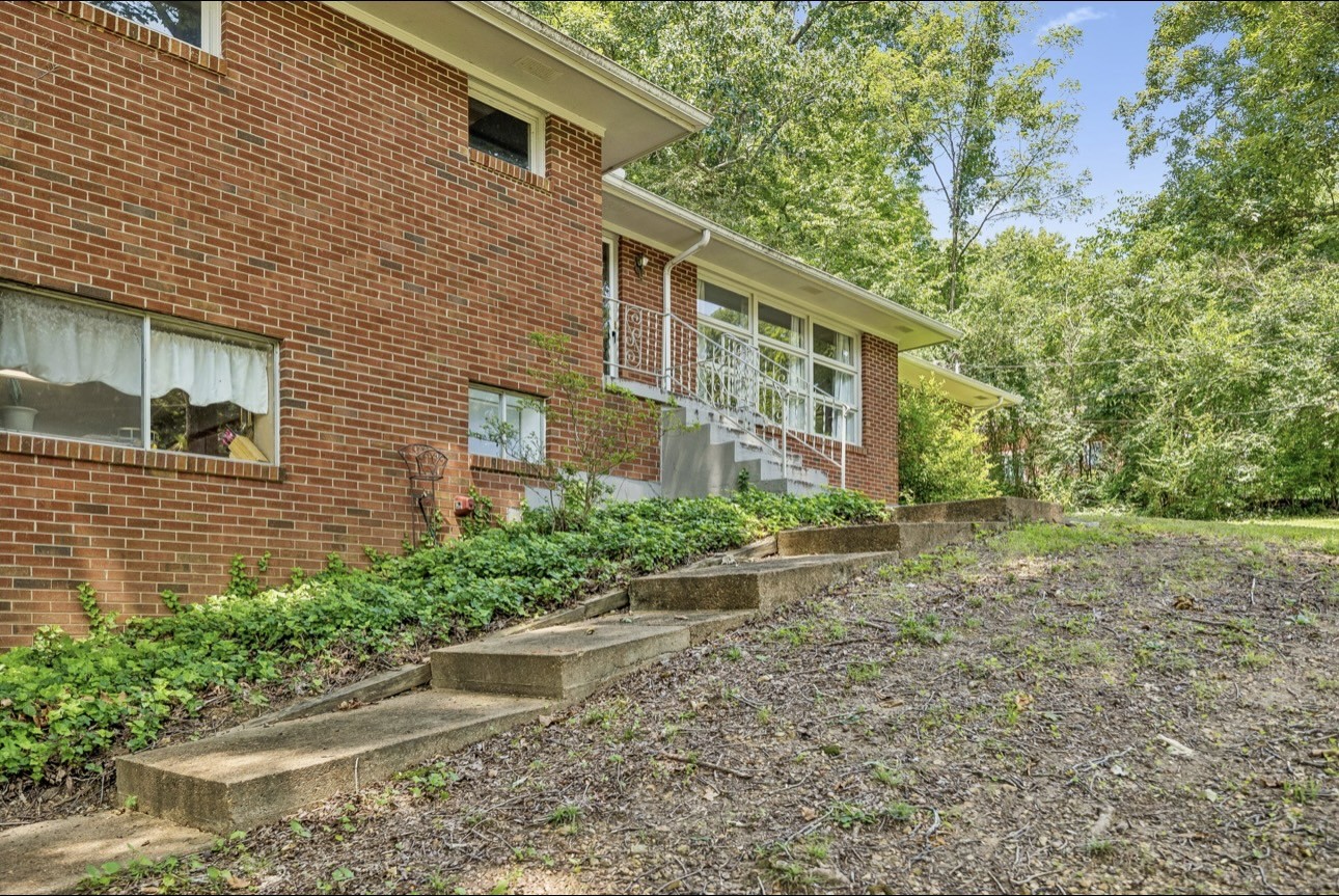 4027 Beverly Hills Dr, Pegram, TN 37143