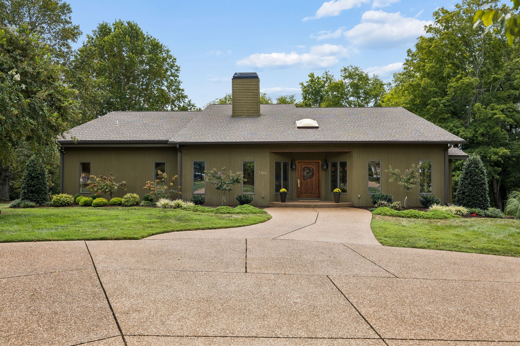 206 Kippsford Pond Rd, Columbia, TN 38401