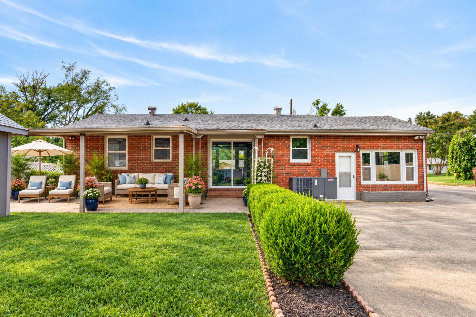 111 Hiller Dr, Old Hickory, TN 37138