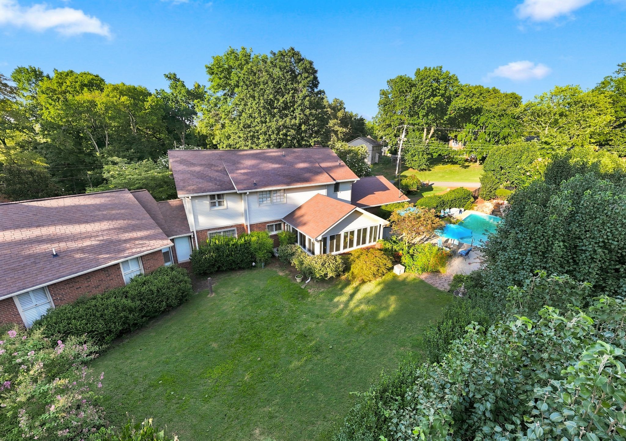 100 Applewood Valley Dr, Hendersonville, TN 37075