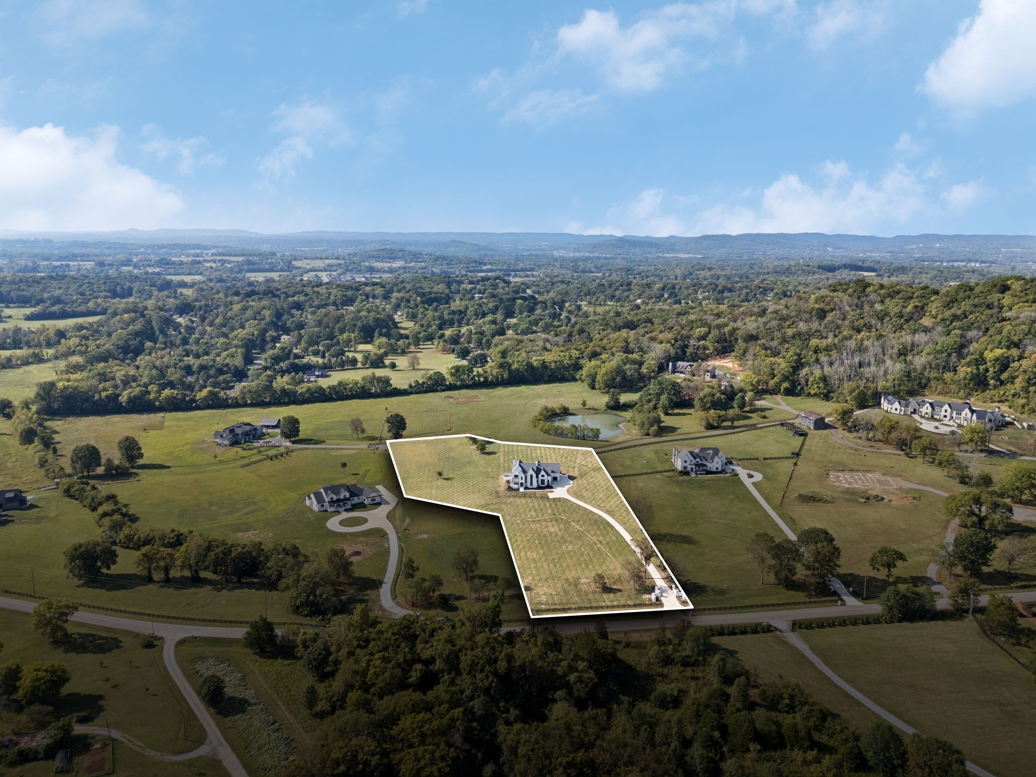2245 Skinner Rd, Arrington, TN 37014
