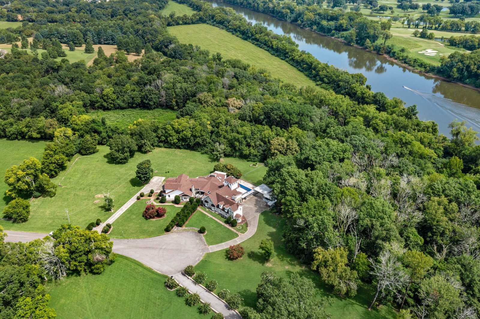 100 Pineywood Acres Dr, Madison, TN 37115