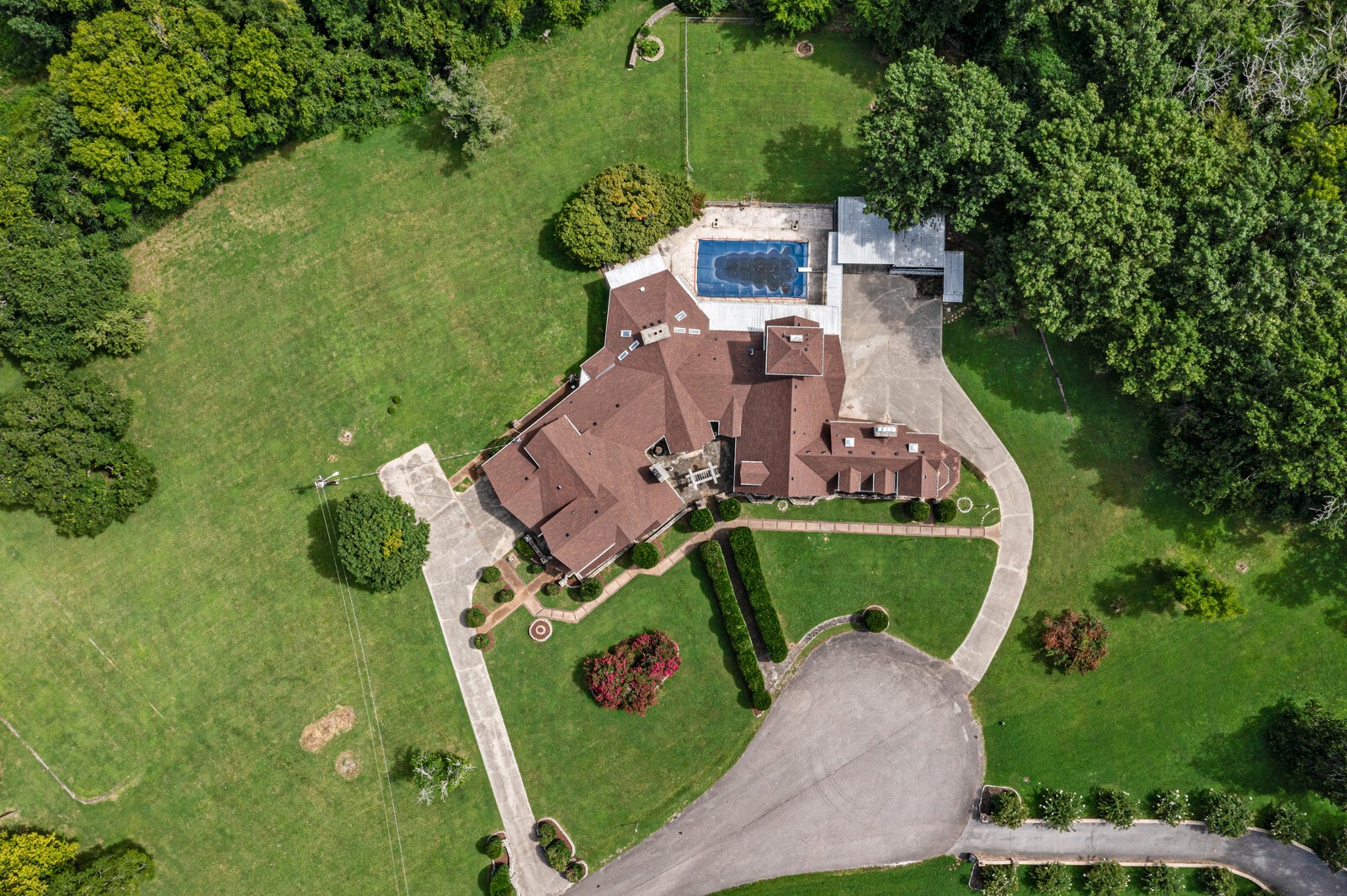 100 Pineywood Acres Dr, Madison, TN 37115
